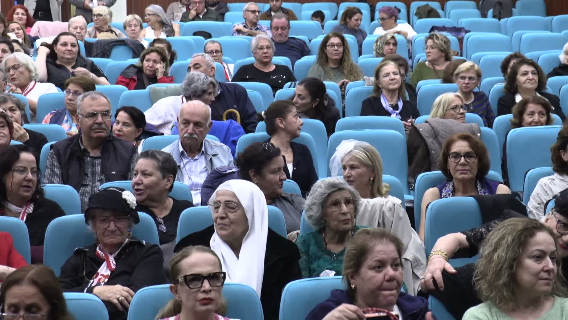 Konak’ta kuşaklara uzanan Cumhuriyet coşkusu sahneye taşındı