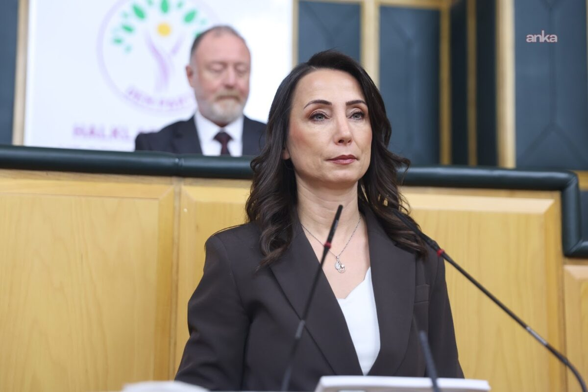 Tülay Hatimoğulları: "Barışın konuşulduğu bir dönemde, CHP'ye yönelik operasyonlarla süreç sabote edilmeye başlanmıştır"
