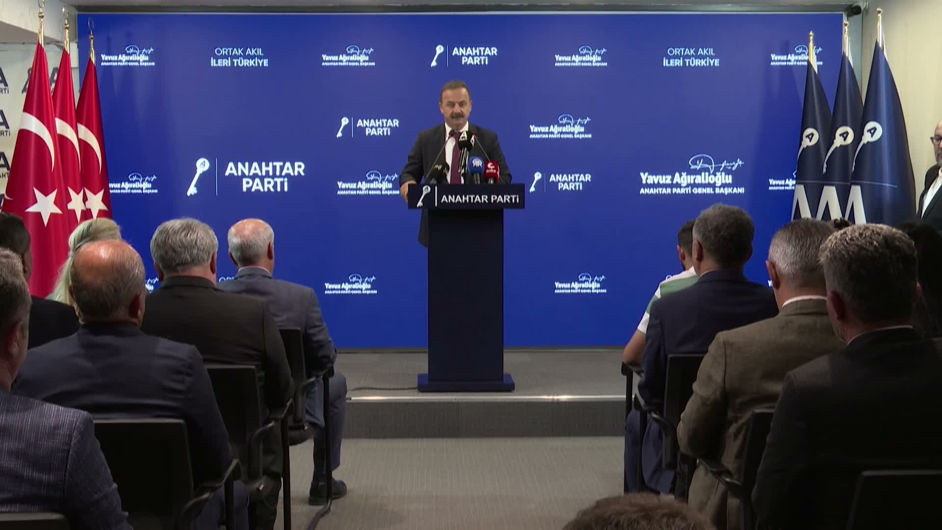Ağıralioğlu: "Bütün memleket eylemde. Milletiniz aktivist oldu sizin yüzünüzden"