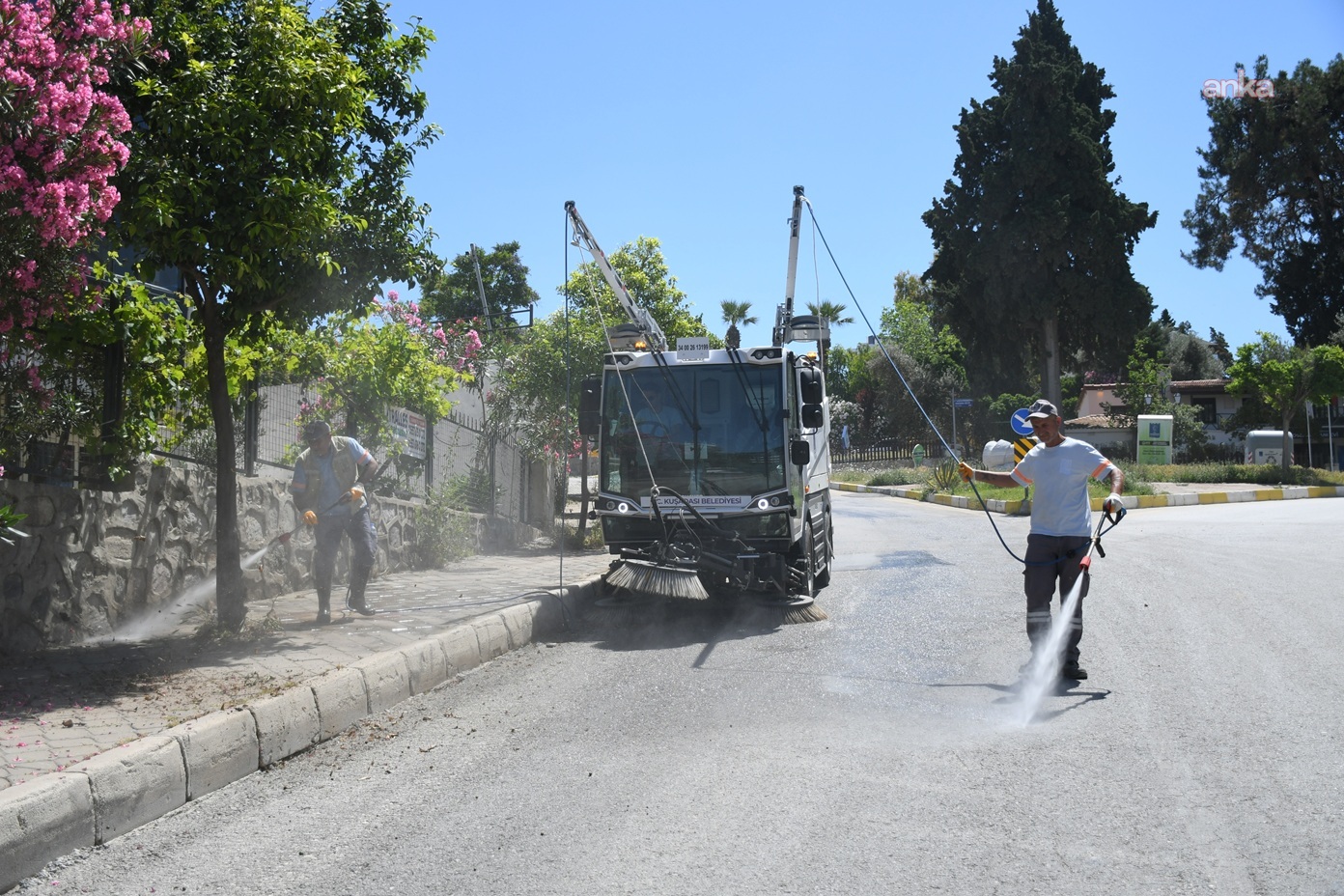 Kuşadası'nda temizlikte yeni dönem: “Küçük dev” Bucher göreve başladı