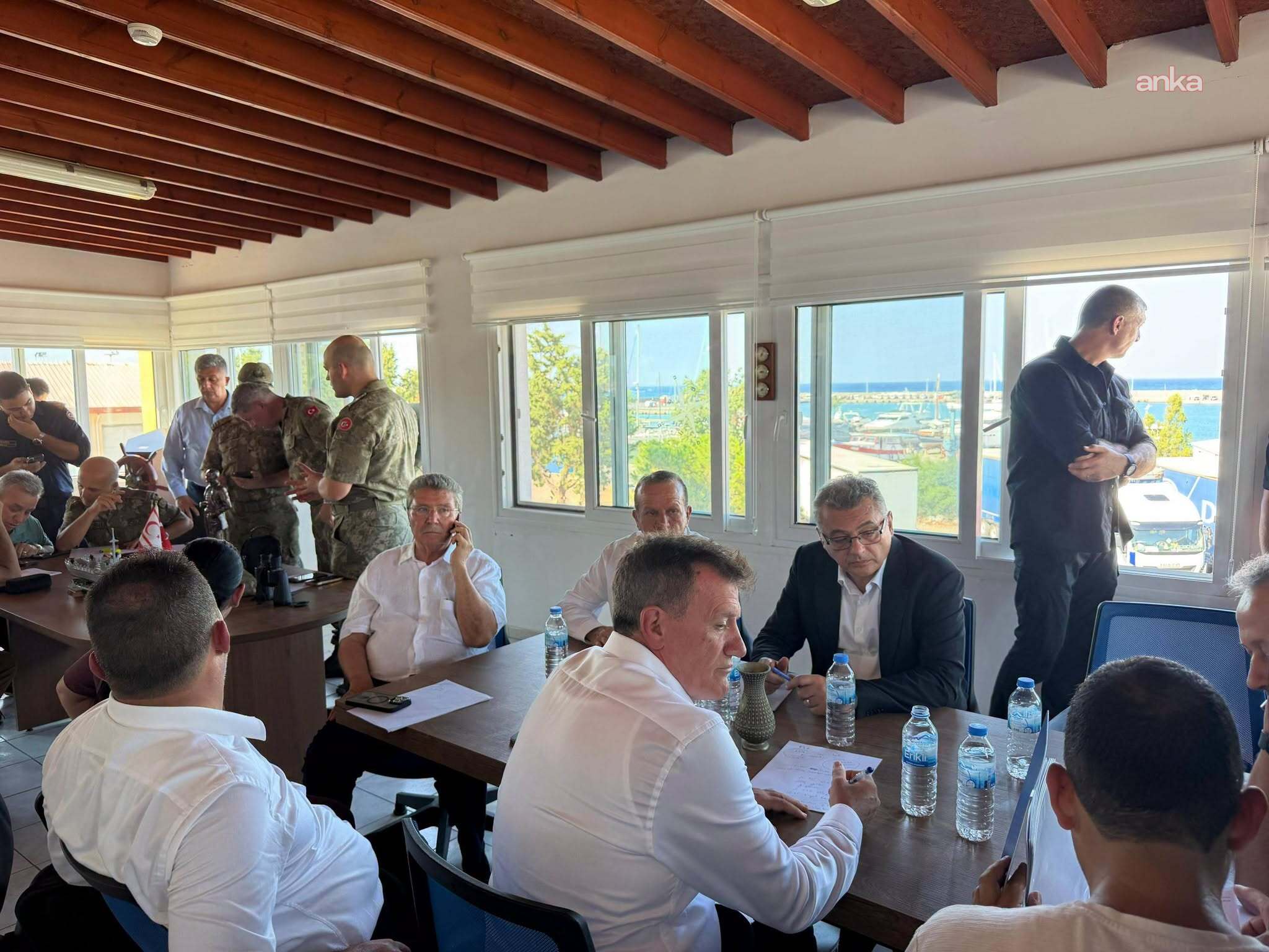 Girne'deki alabora olan gemi için Kriz Masası toplandı
