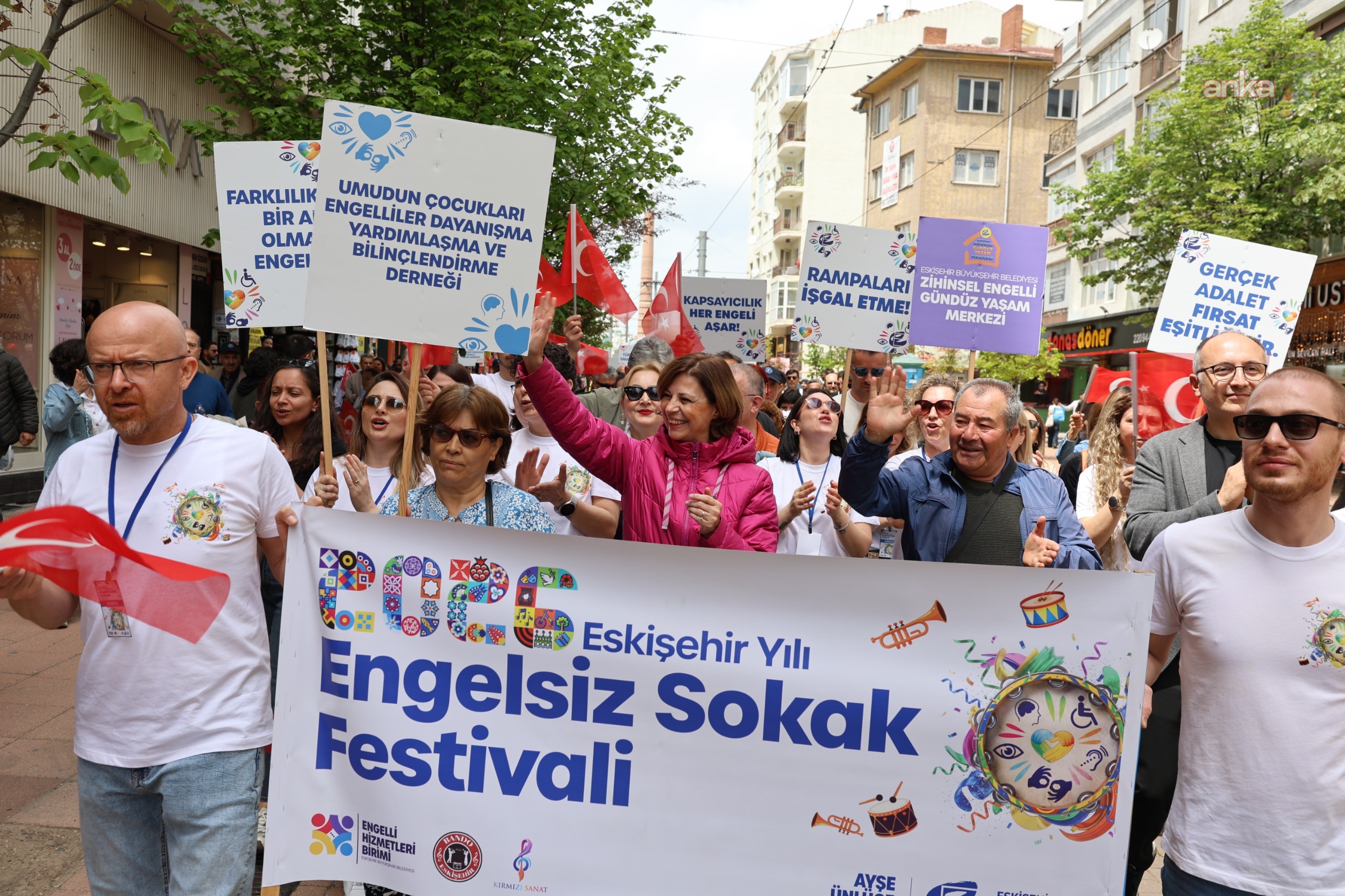 “2026 Eskişehir Yılı Engelsiz Sokak Festivali” renkli görüntülere sahne oldu