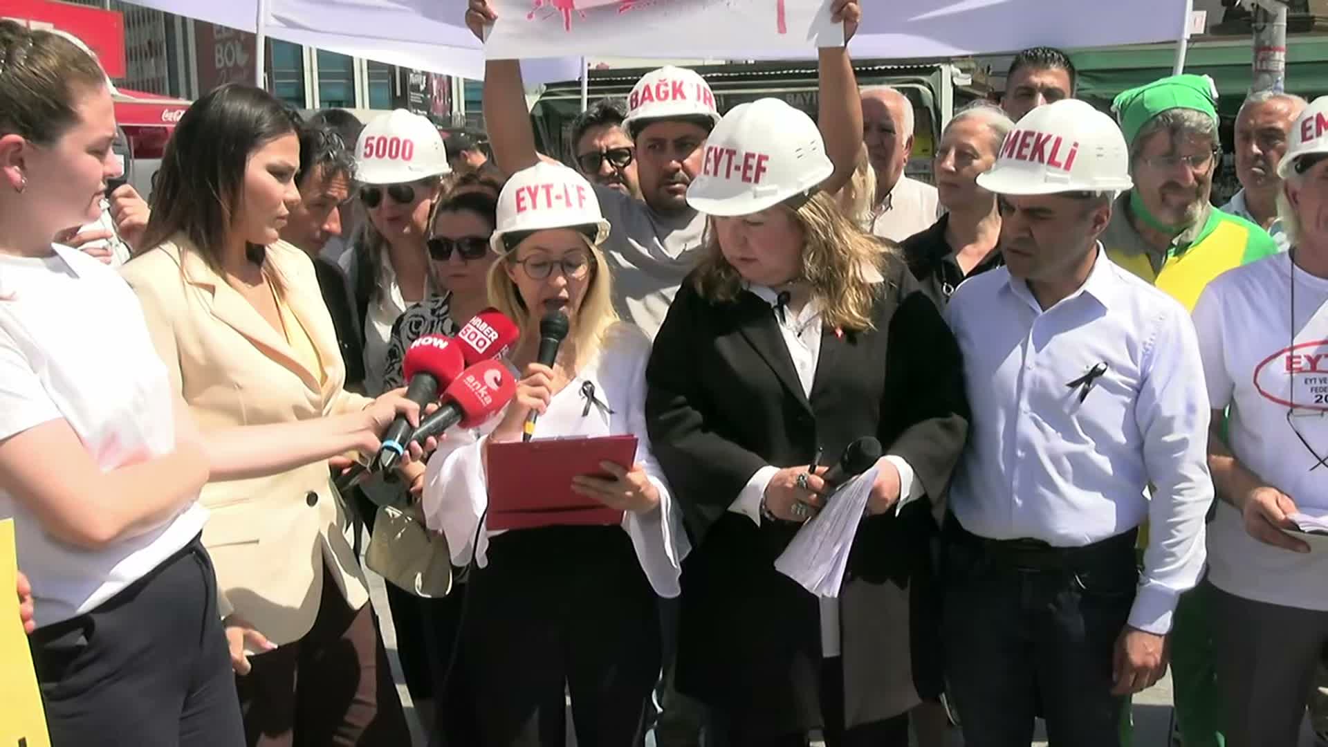 Emekliler Kadıköy'den iktidara seslendi: Sadaka değil hakkımızı, lütuf değil adalet istiyoruz