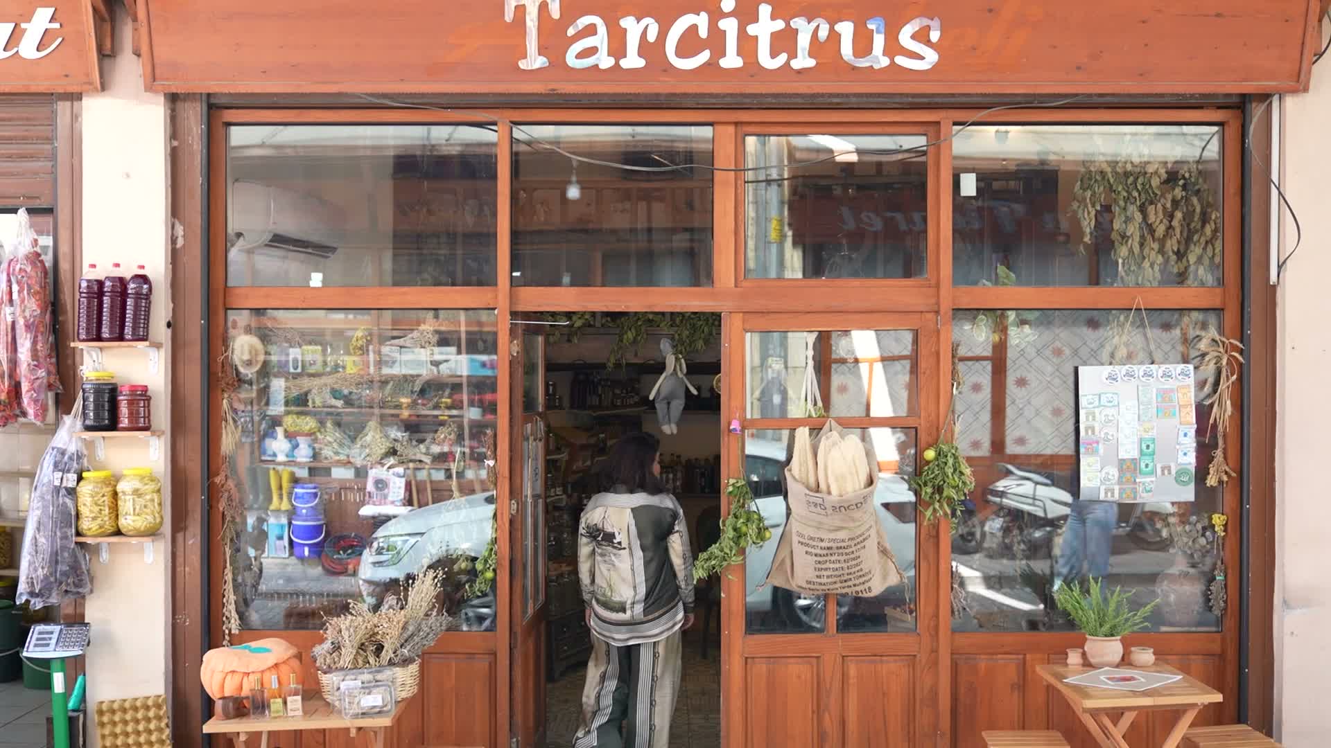 Mersin’de kadın emeği narenciyeye değer katıyor