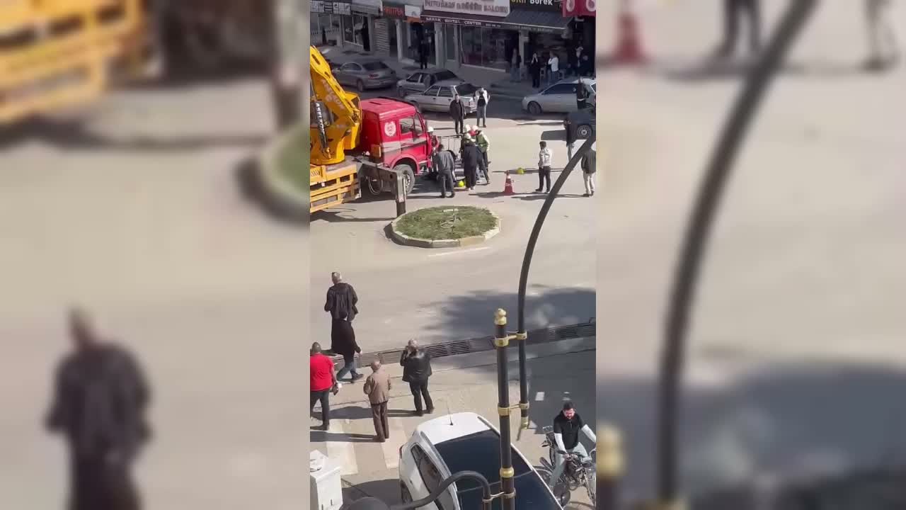 Sinop'ta üzerine elektrik direği devrilen işçi hayatını kaybetti