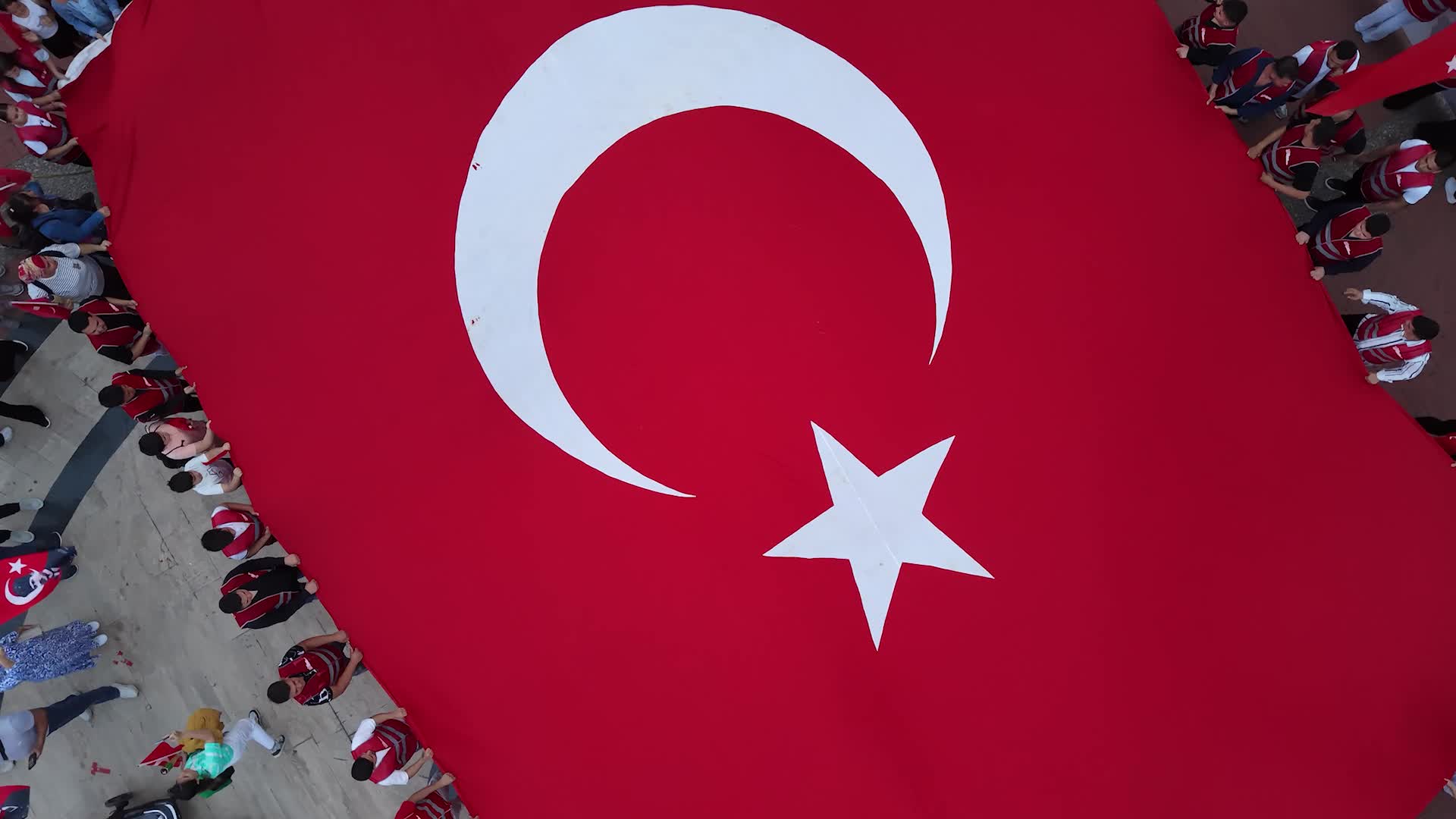 Manavgat’ta 19 Mayıs coşkusu, fener alayı ve konserle taçlandı