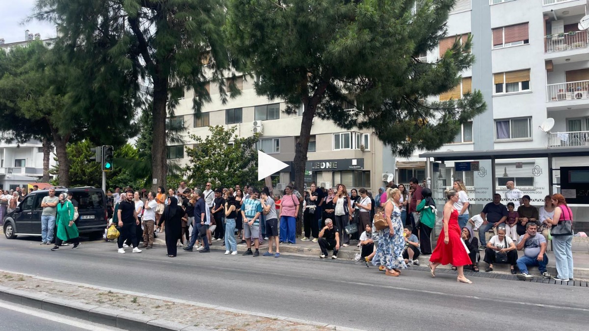 LGS heyecanı okul kapılarına taştı: Velilerden sistem eleştirisi