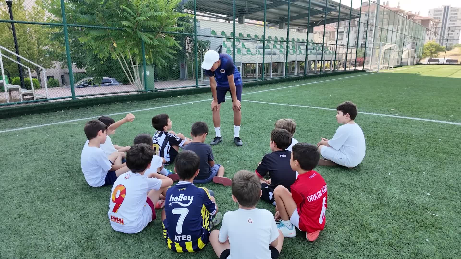 Çankaya'da çocukların yoğun ilgi gösterdiği Yaz Futbol Okulu, sona erdi