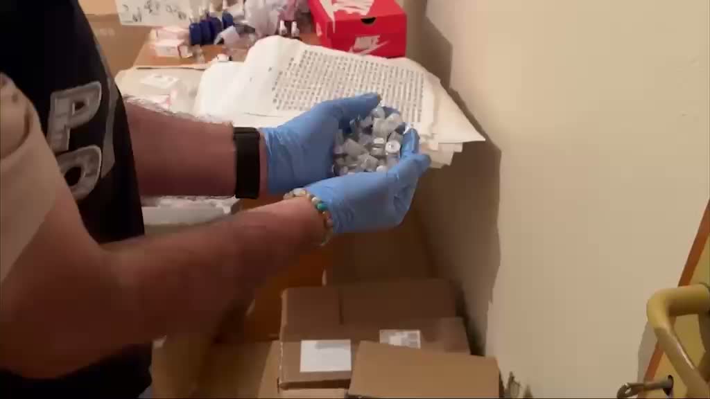 İzmir'de kaçakçılık operasyonu: 11 milyonluk kaçak steroid içeren ilaç ele geçirildi