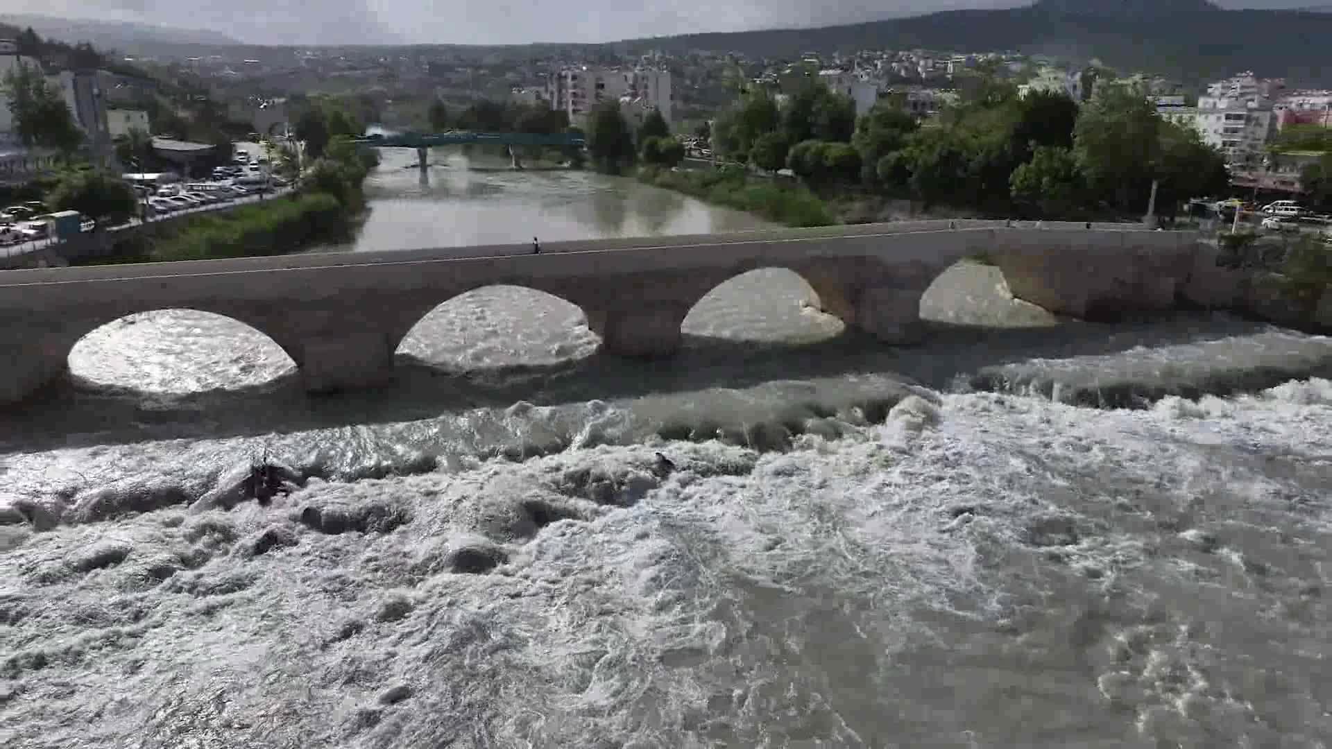 Mersin Büyükşehir Belediye Başkanı Seçer, Silifke’de üreticilerle bir araya geldi