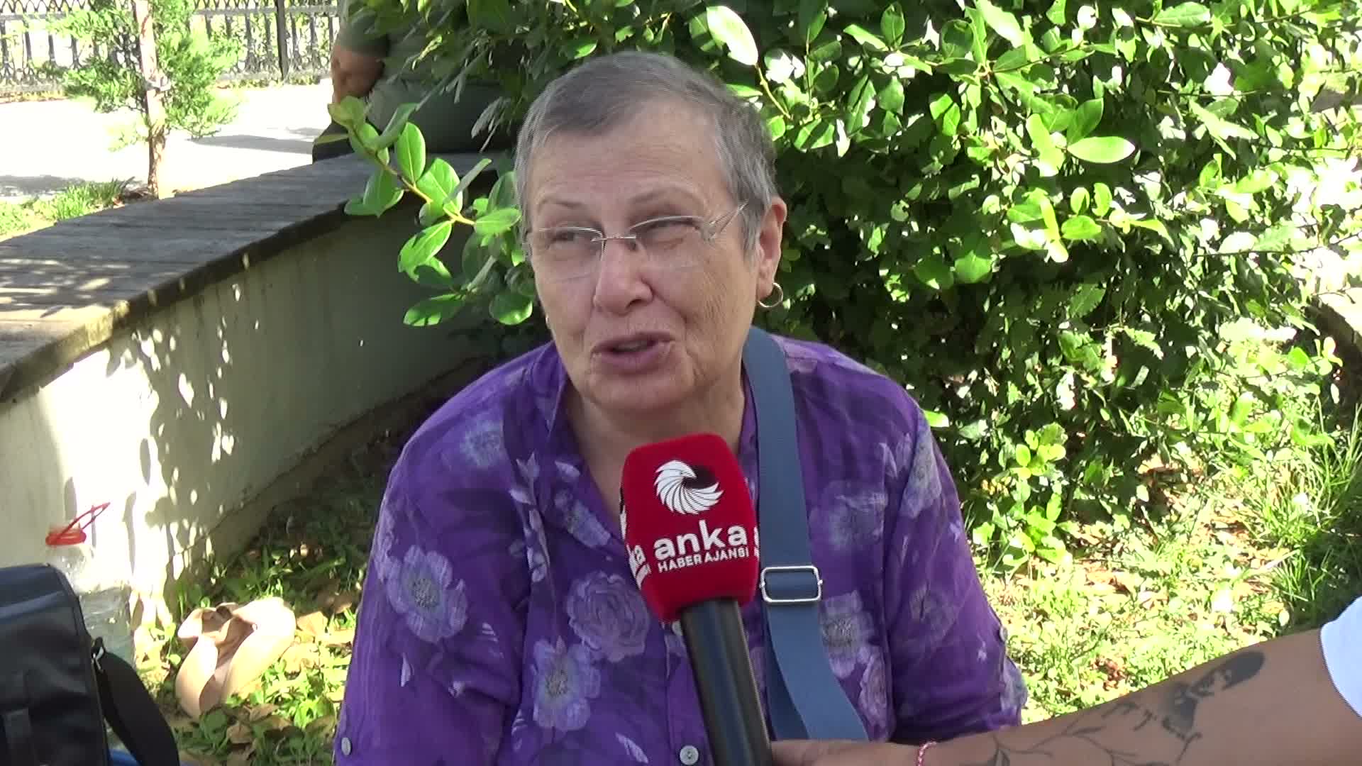 “Maaşlarımız eriyor, bir ayı dolduramıyoruz”