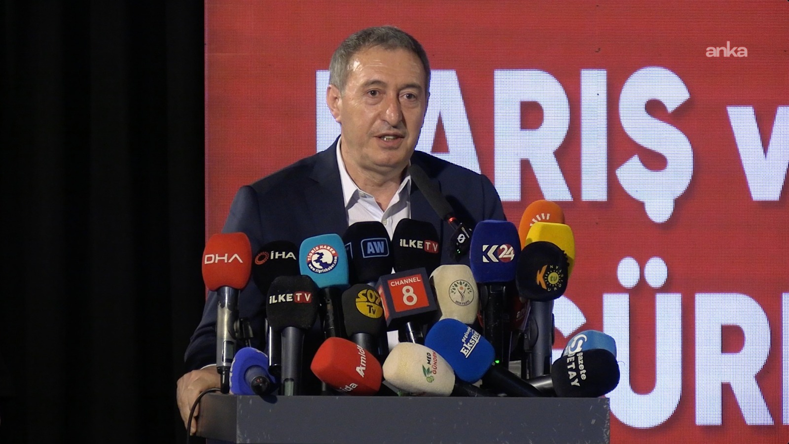 Diyarbakır’da Barış Forumu… Tuncer Bakırhan: Bugün Türkiye'nin gerçek bir siyasi pergele ihtiyacı var