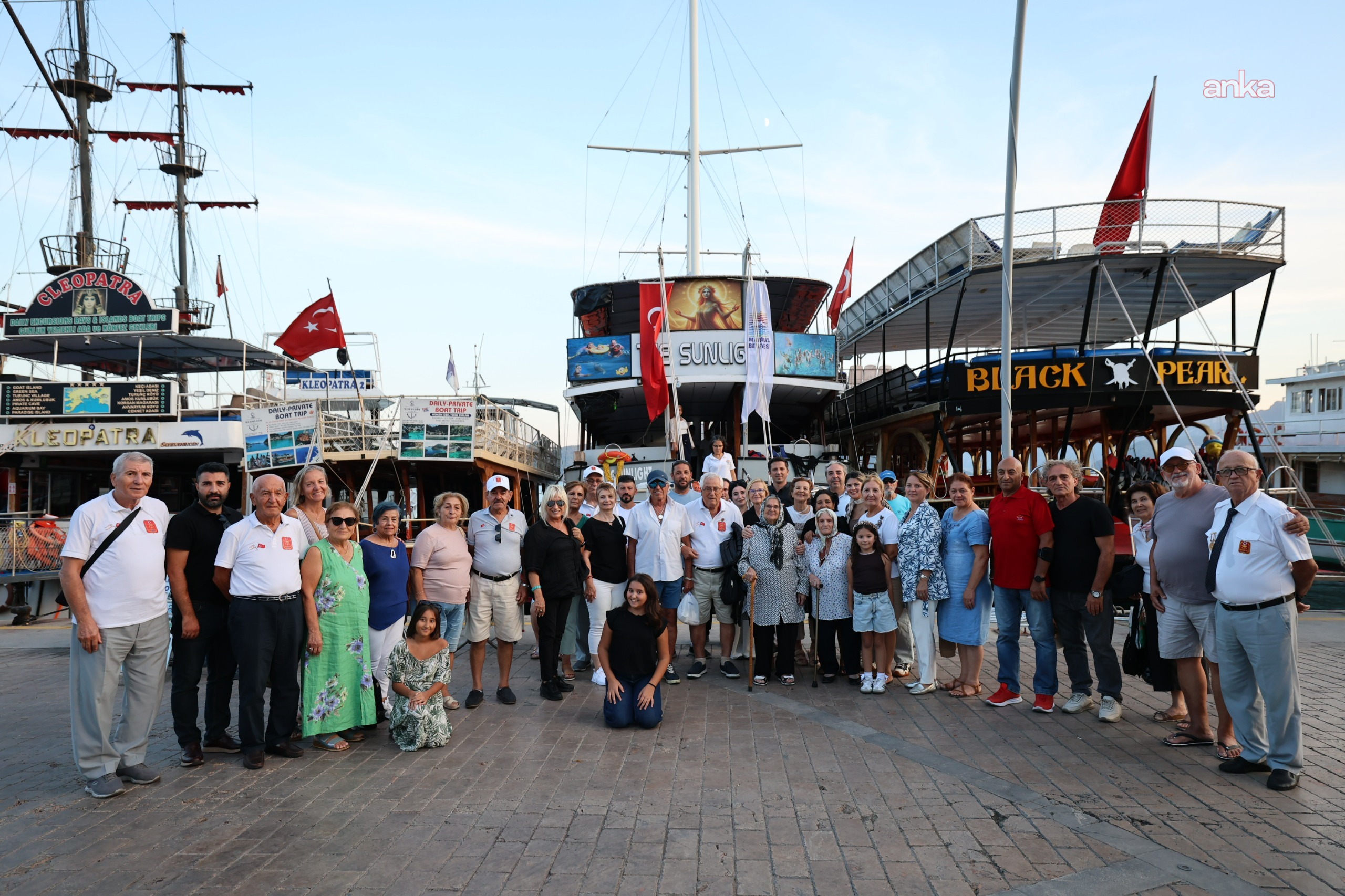 Marmaris Belediyesi, gazileri mehtap turunda buluşturdu