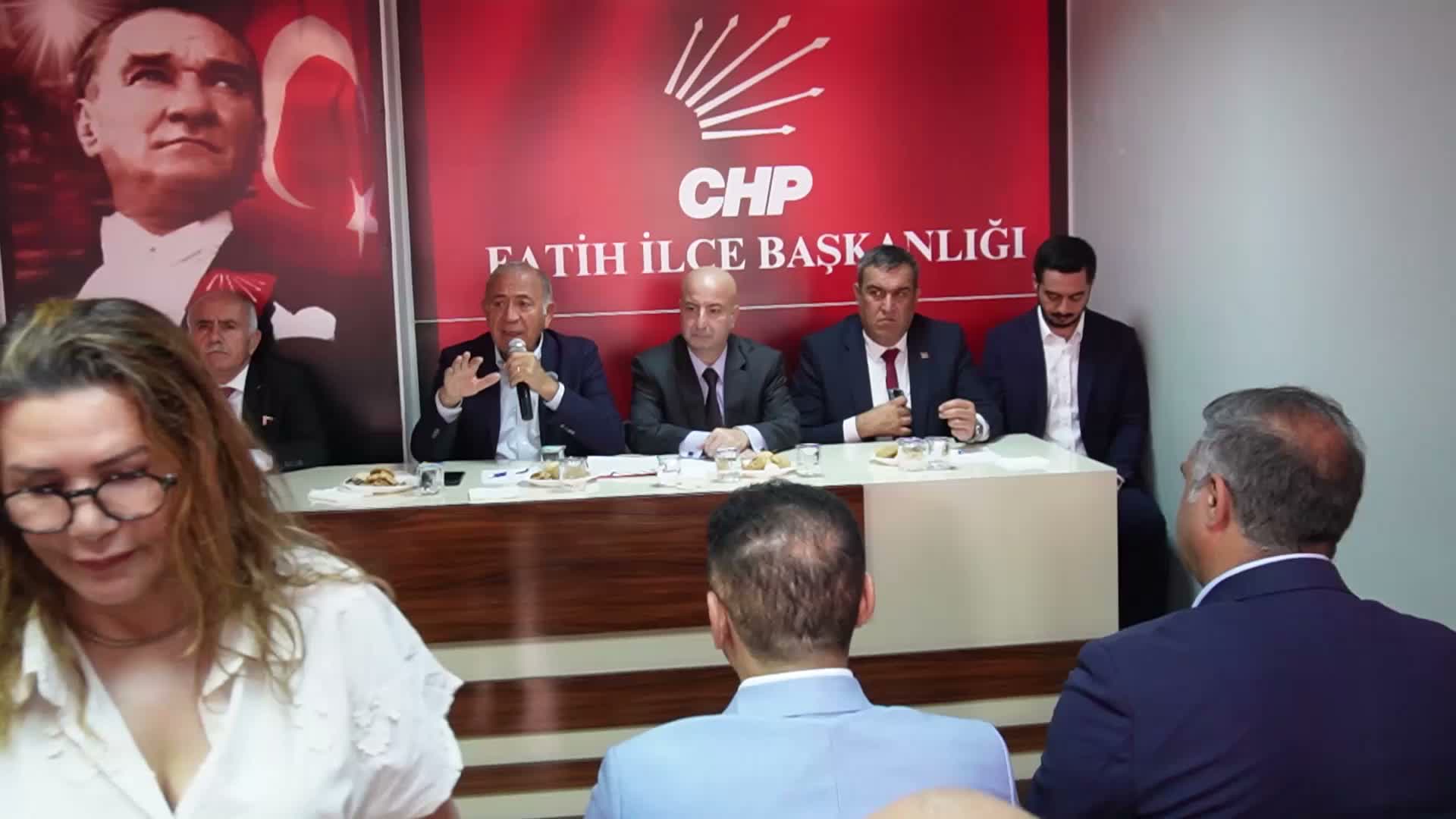 Gürsel Tekin: “103 yıllık partimizin kapatılmaması için kendimizi kalkan ettik”