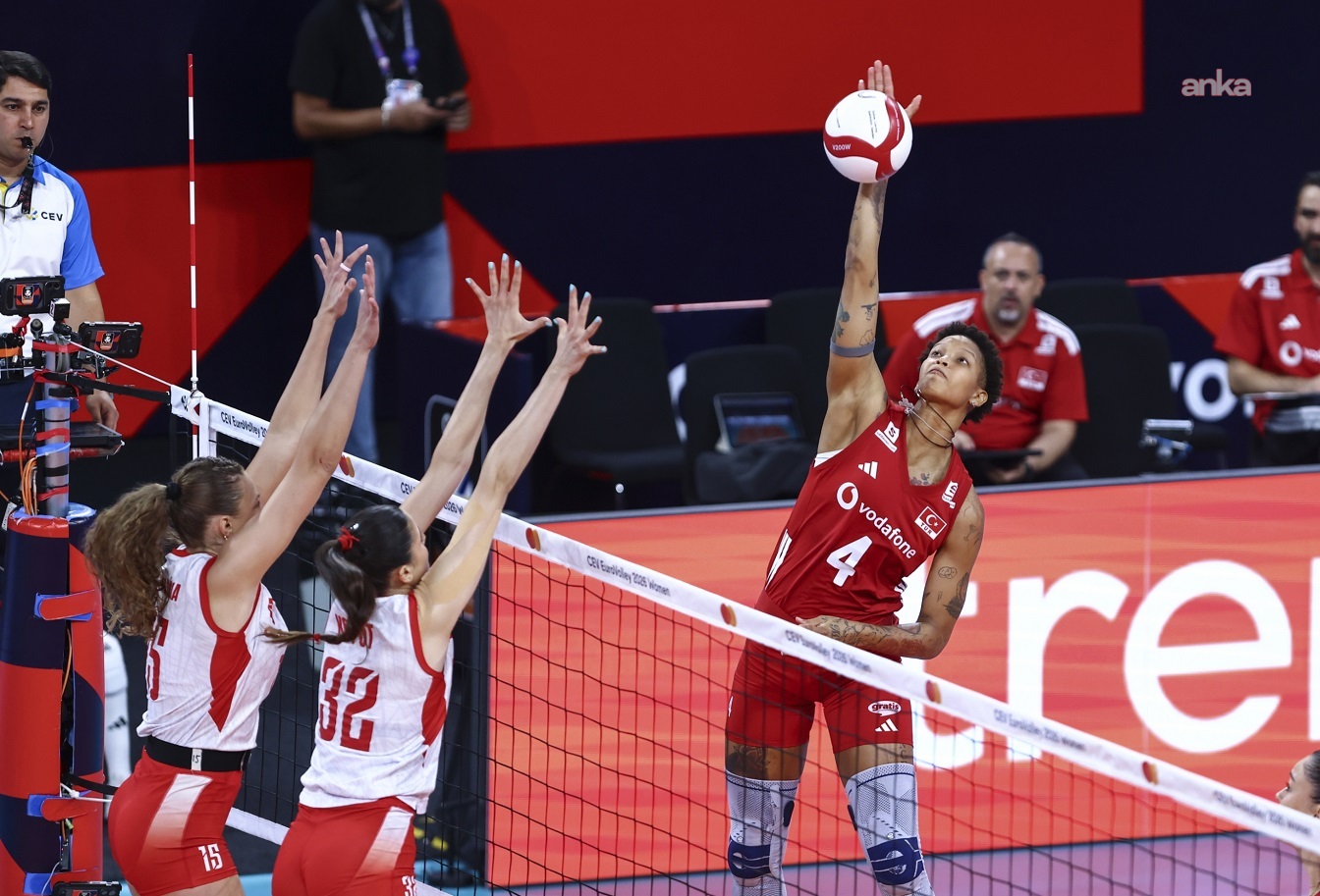 A Milli Kadın Voleybol Takımı, Avrupa Şampiyonası'nda Polonya'ya 3-2 yenildi