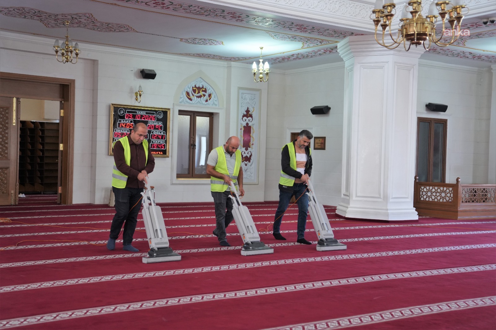Keçiören’de ibadethanelerde temizlik mesaisi