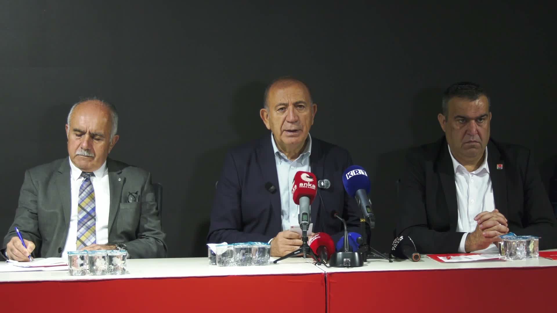 CHP İstanbul İl Başkanlığı'nda Rozet Takma Töreni... Gürsel Tekin: "Ya CHP'li gibi davranacaklar ya da bir an önce CHP'den ayrılacaklar" "