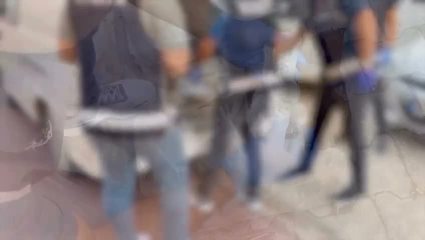 Isparta'da bir araçta yapılan aramada 165 tabanca ele geçirildi