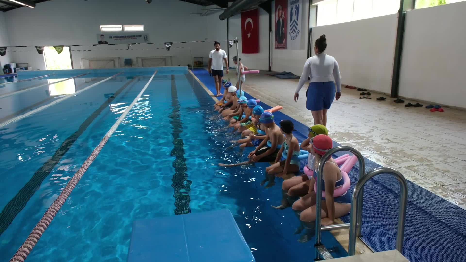 Bodrum Belediyesi'nin ücretsiz yüzme kurslarında ilk etap başladı