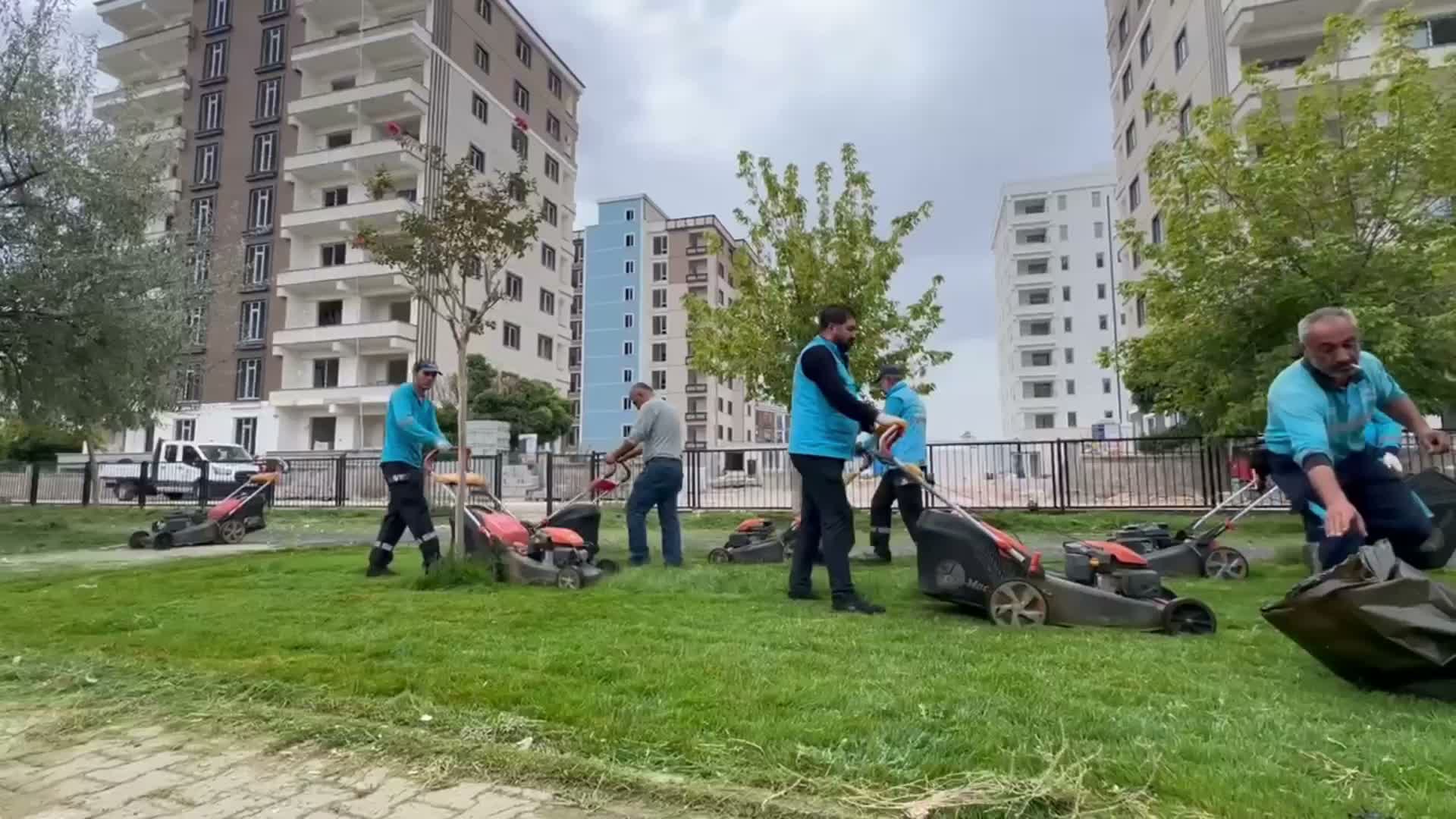 Adıyaman Belediyesi, parklarda bakım ve temizlik çalışmalarını sürdürüyor