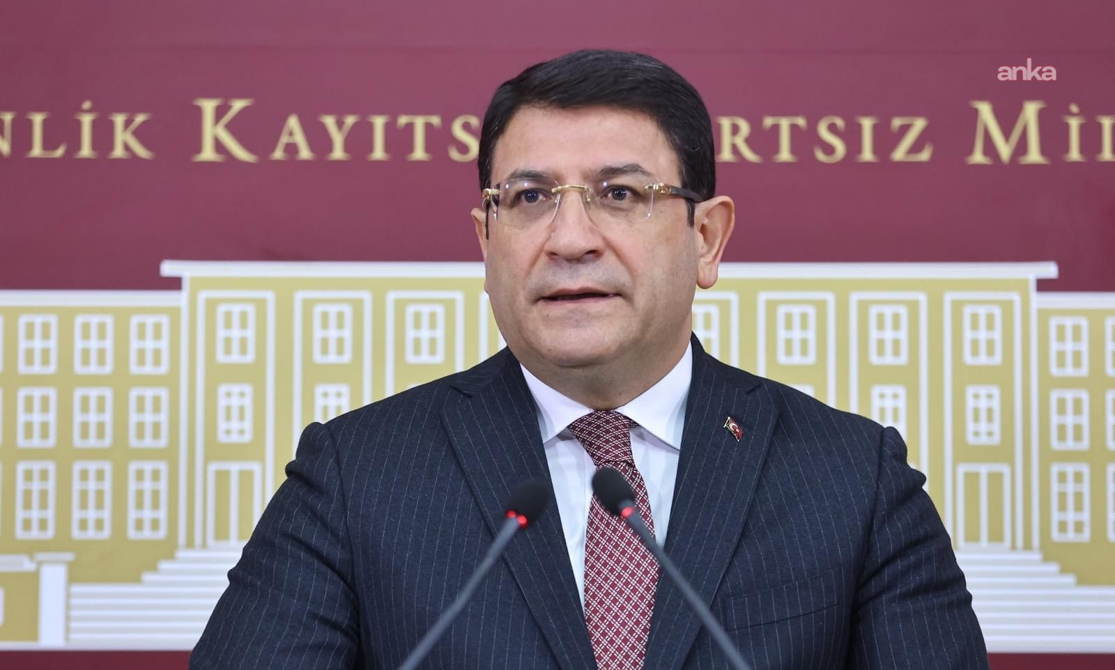 İdris Şahin: "Bankacılık sektörü 596 milyar lirayı aşan net kar elde ederken üretici yüzde 50’ye dayanan ticari kredi faizleriyle boğuşuyor"