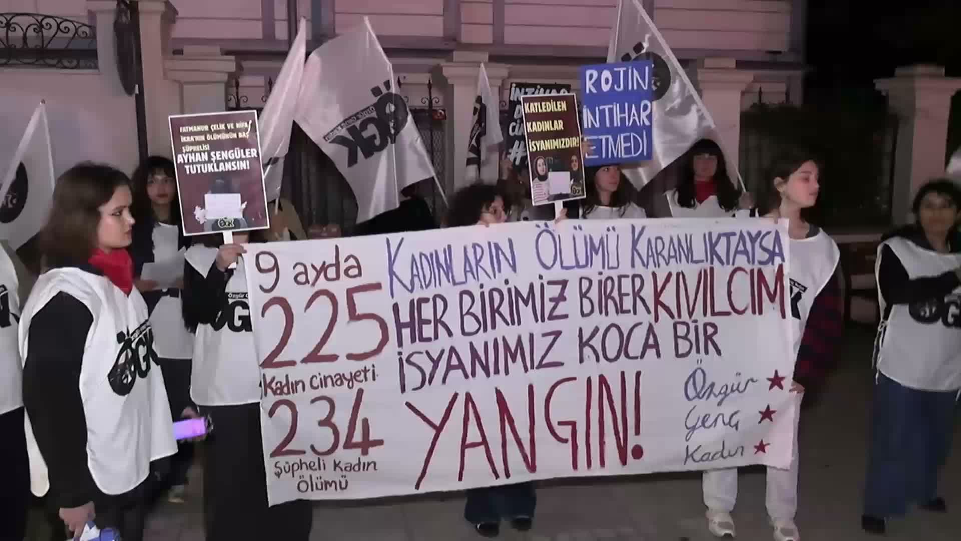 Kadıköy'de kadın cinayetleri açıklaması: Gerçekler karanlıkta bırakılıyor ve adalet arayan kadınlar susturulmak isteniyor