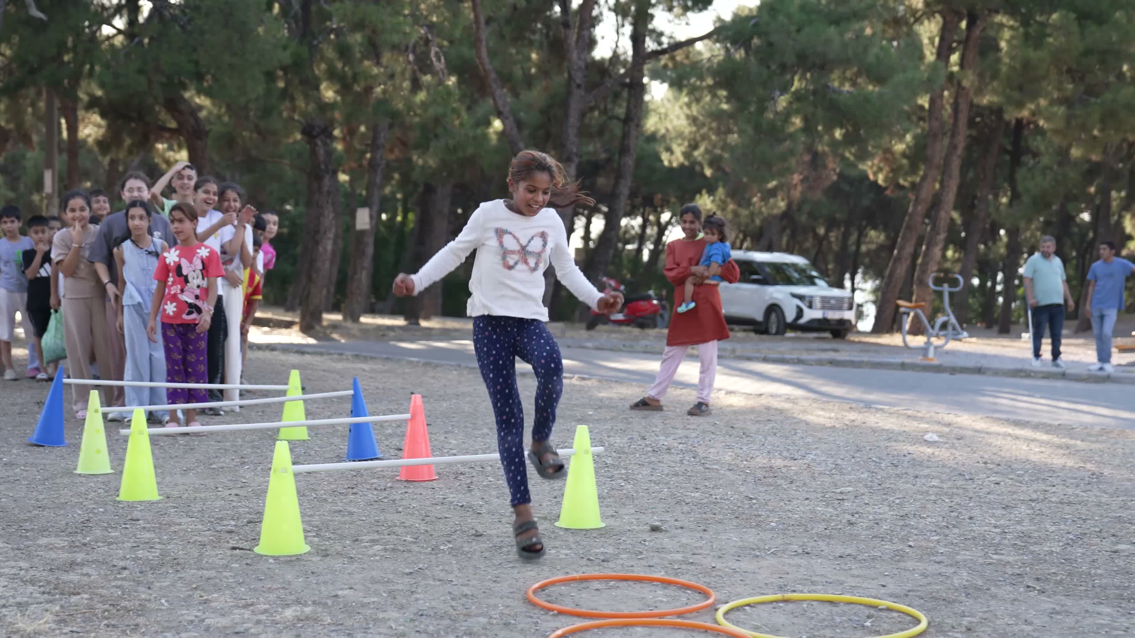 Kadifekaleli çocuklar Mahalle Şenliği’nde doyasıya eğlendi