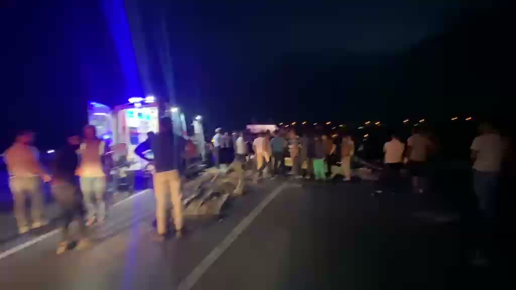 Yeşilyurt’ta otomobil refüje çarptı: 17 yaşındaki sürücü hayatını kaybetti