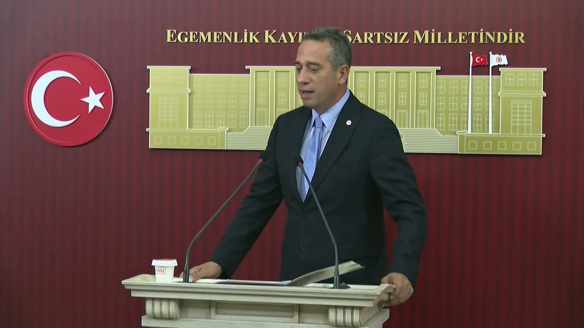 Ali Mahir Başarır'dan Cemil Tugay'a: "Onun mesleği estetik cerrah, yüzünü değiştirsin, çünkü o yüzle İzmir sokaklarında gezemez"