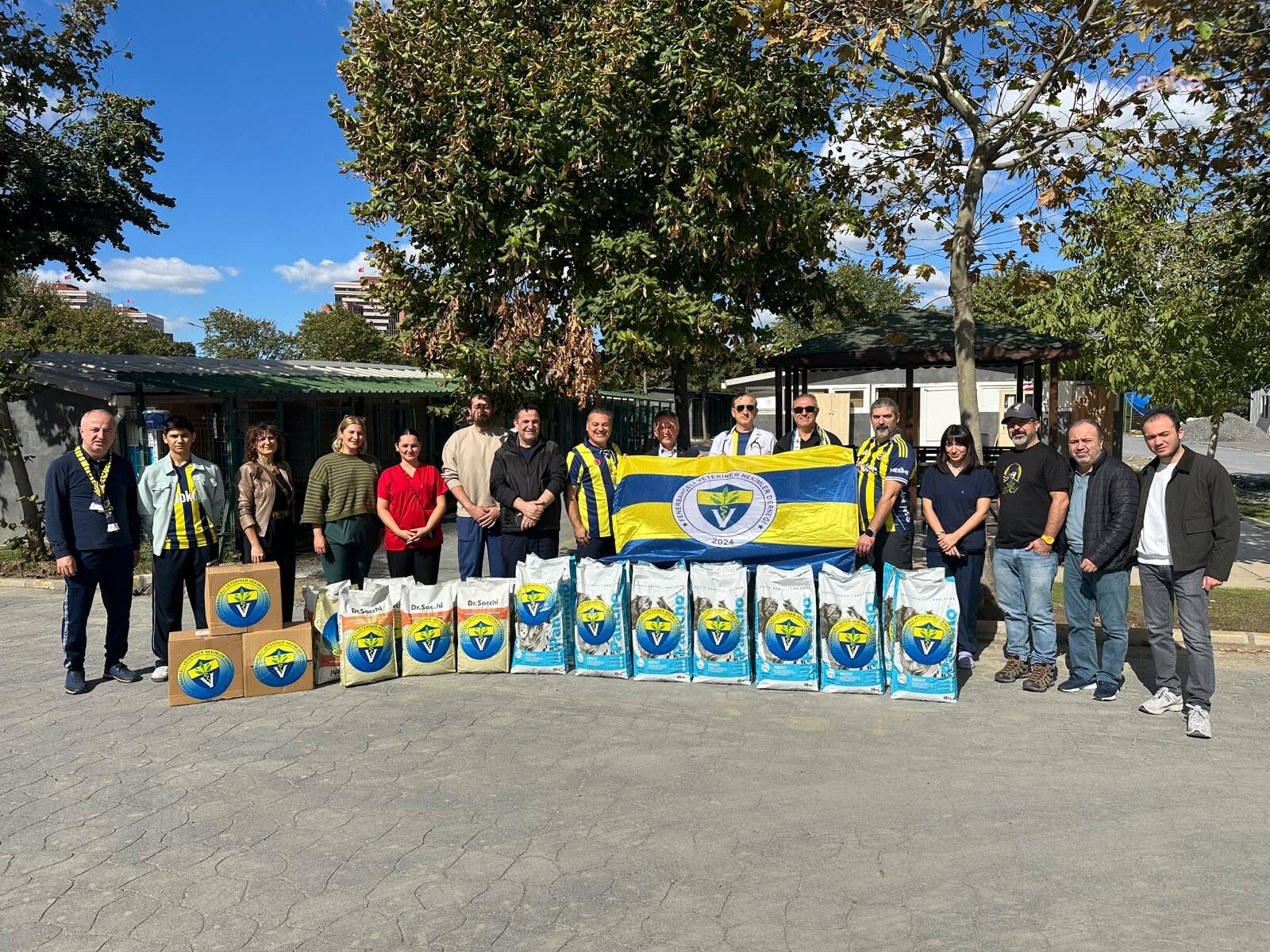 Fenerbahçeli Veteriner Hekimler Derneği’nden Bakırköy Belediyesi’ne 1 ton mama desteği