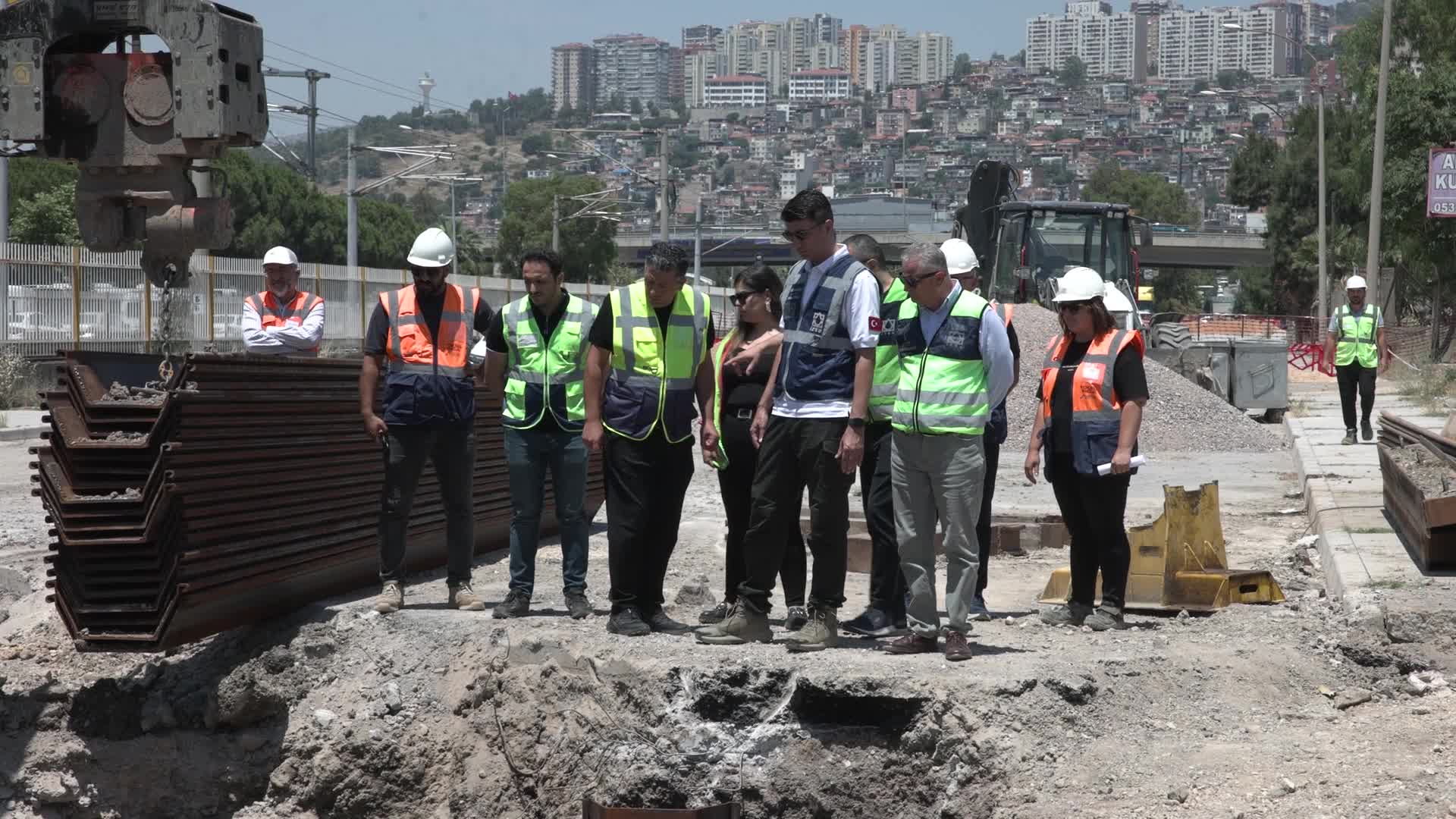 İzmir’de 3 milyar liralık alt yapı dönüşümü sürüyor