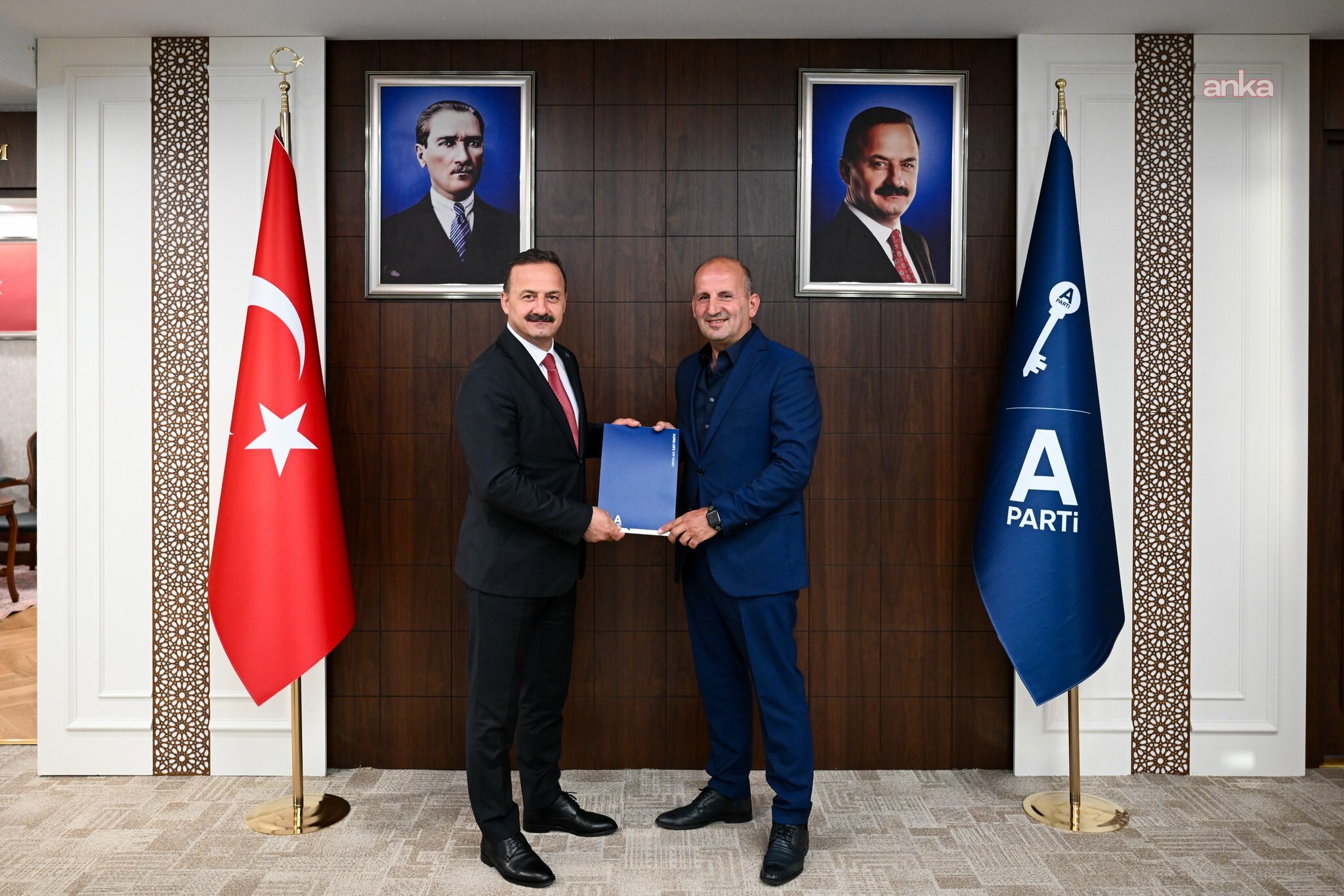 Ekonomi Yazarı Özcan Kadıoğlu Anahtar Parti'ye katıldı