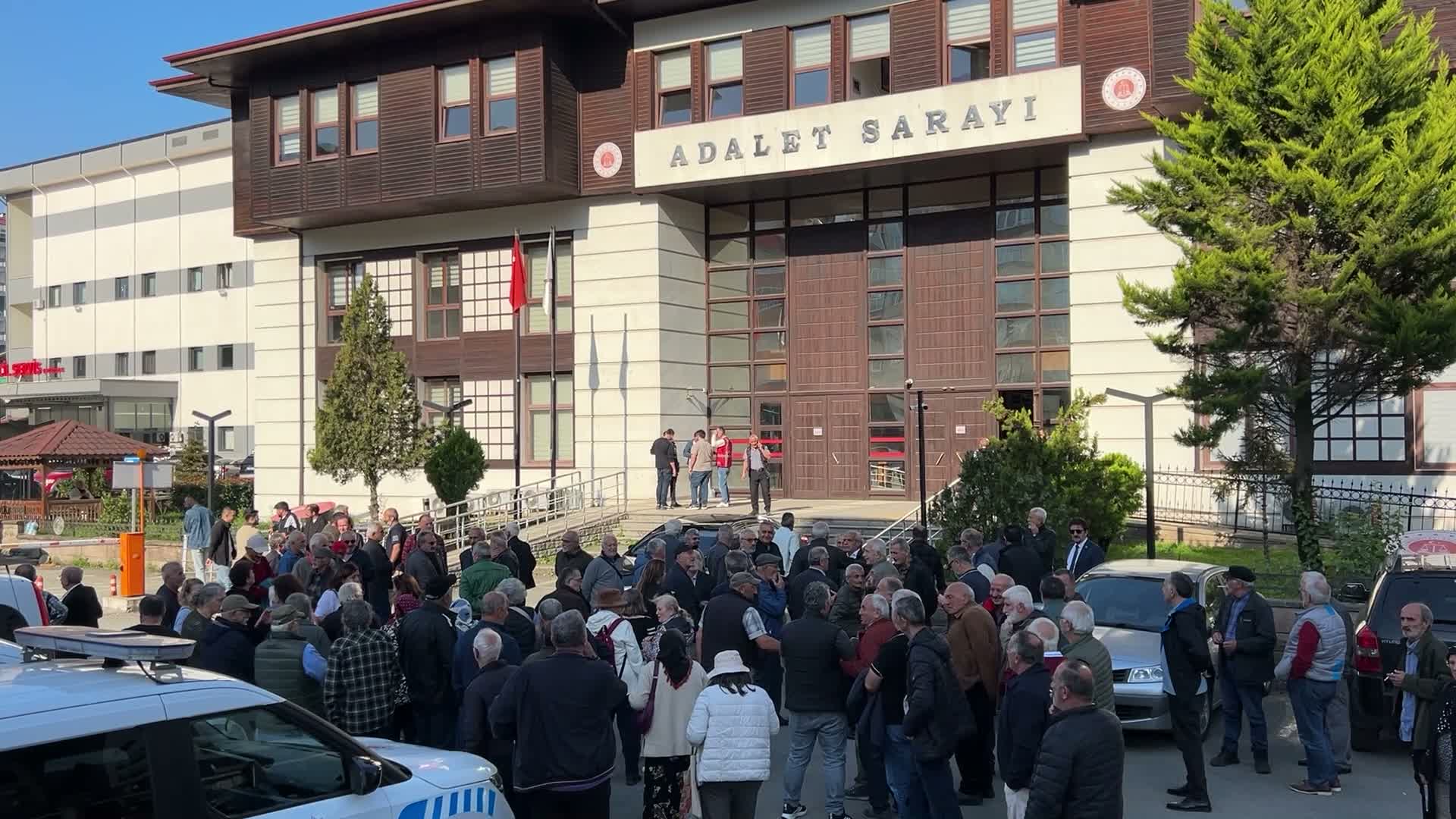 Fındıklı Belediye Başkanı Çervatoğlu hakkında "ulaşım aracının hareketini engellediği" suçlamasıyla ceza talebi