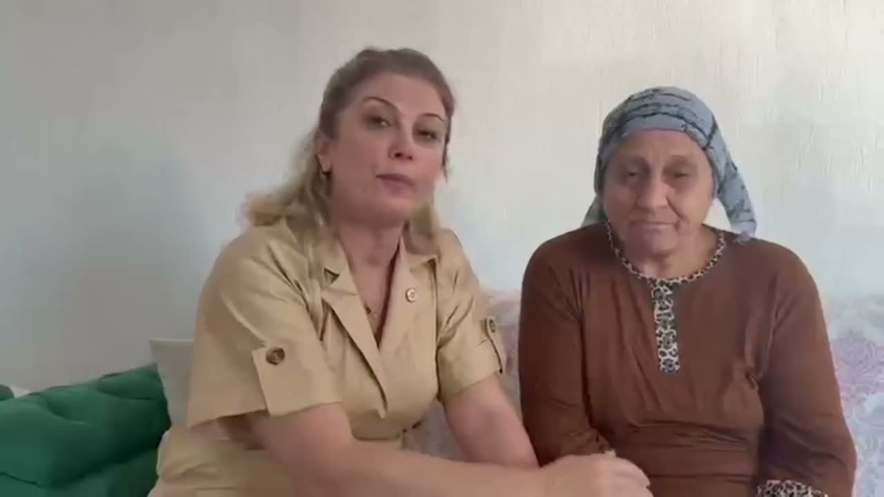 Asu Kaya: "Bu ülkede iki Fatma var. Biri açlıkla sınanıyor, diğeri 27 ev parasını fona yatırıyor"