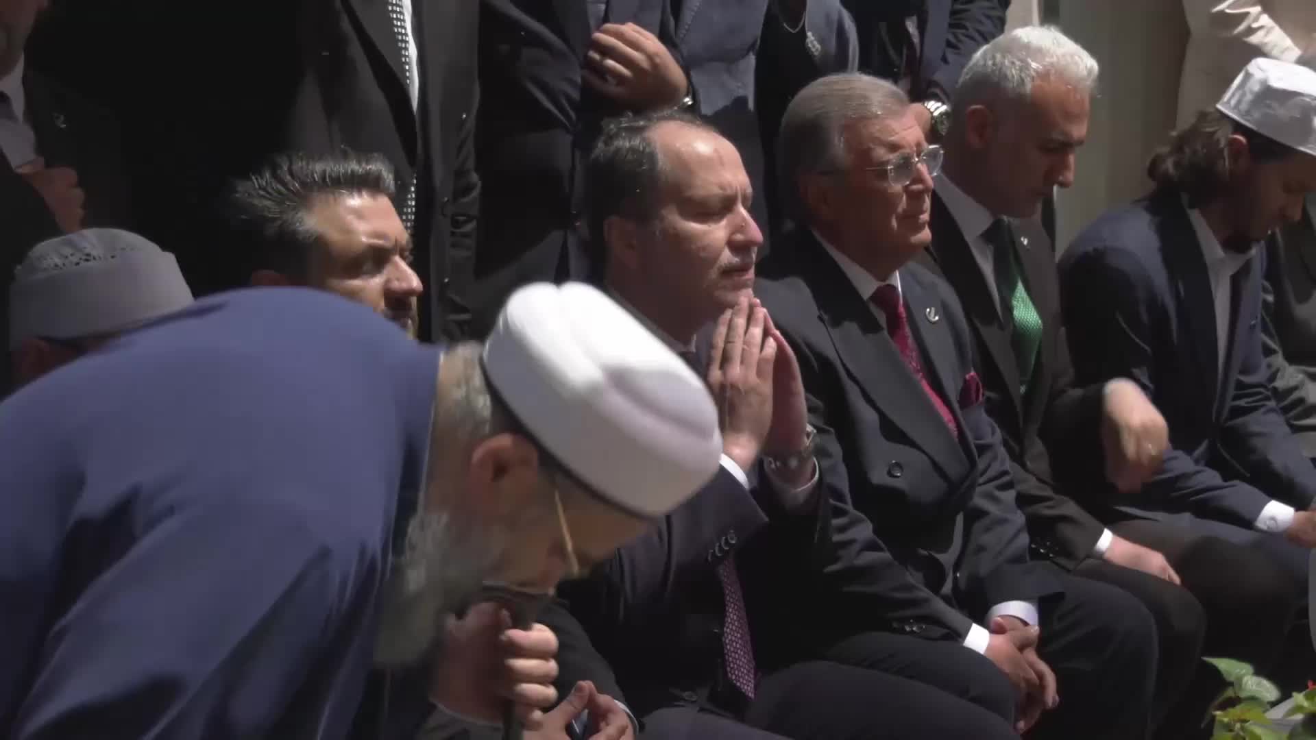 Yeniden Refah Partisi Genel Başkanı Erbakan, bayramlaşma programına katıldı