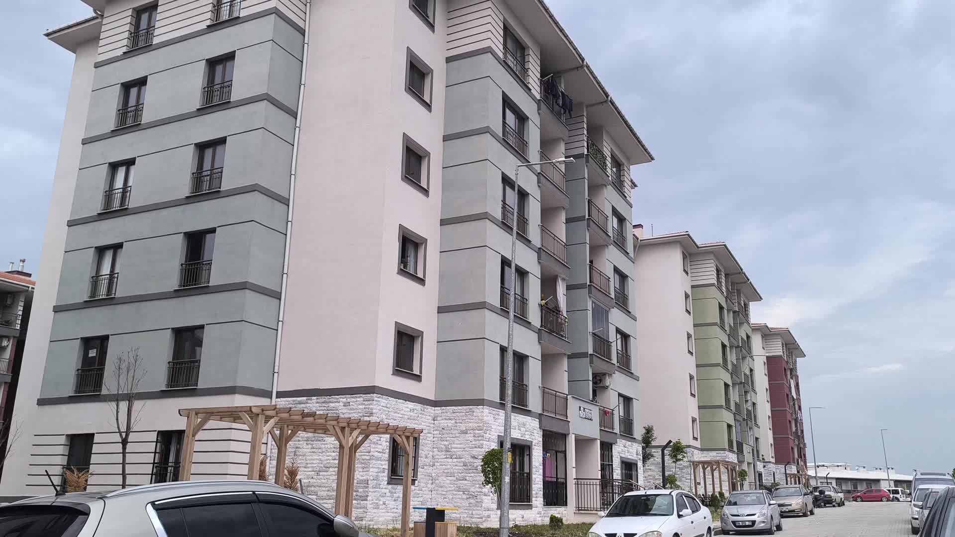 Kadirli'de TOKİ'nin konutlarında "su sorunu" yaşayan vatandaşlar "çözüm" istiyor