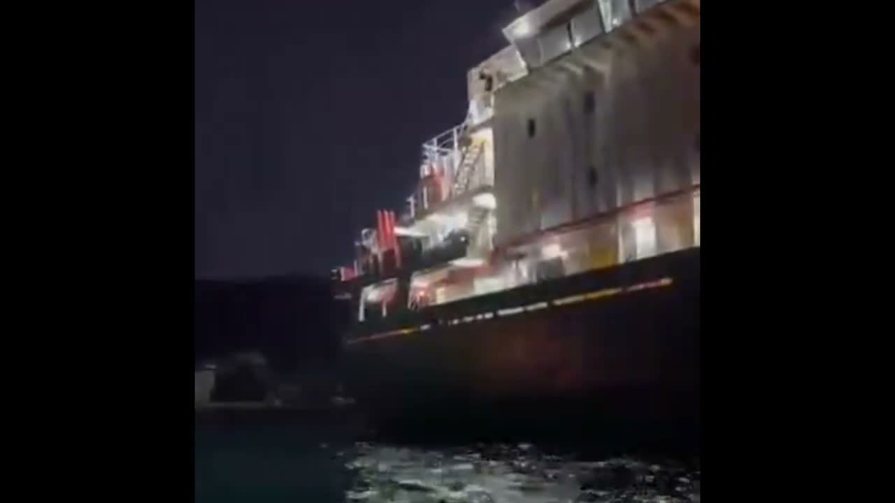 İstanbul Boğazı’nda arızalanan kimyasal yüklü tanker emniyete alındı