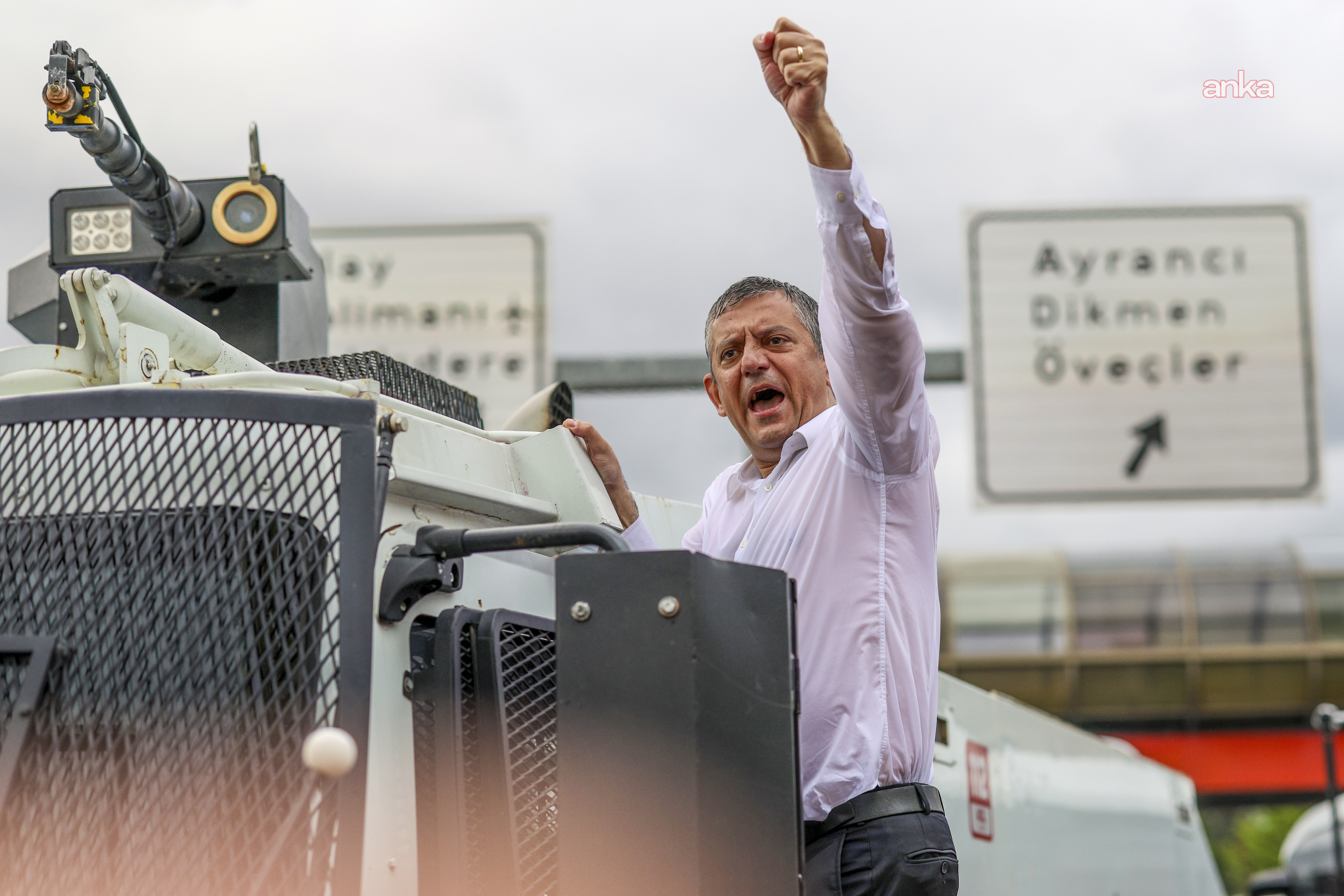 Özgür Özel: “CHP arınacaksa bu kara düzene payanda olanlardan arınacak”