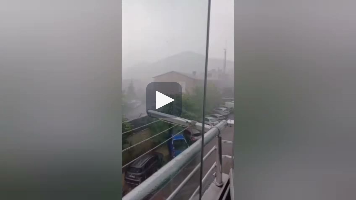 Şavşat’ta şiddetli sağanak sele dönüştü