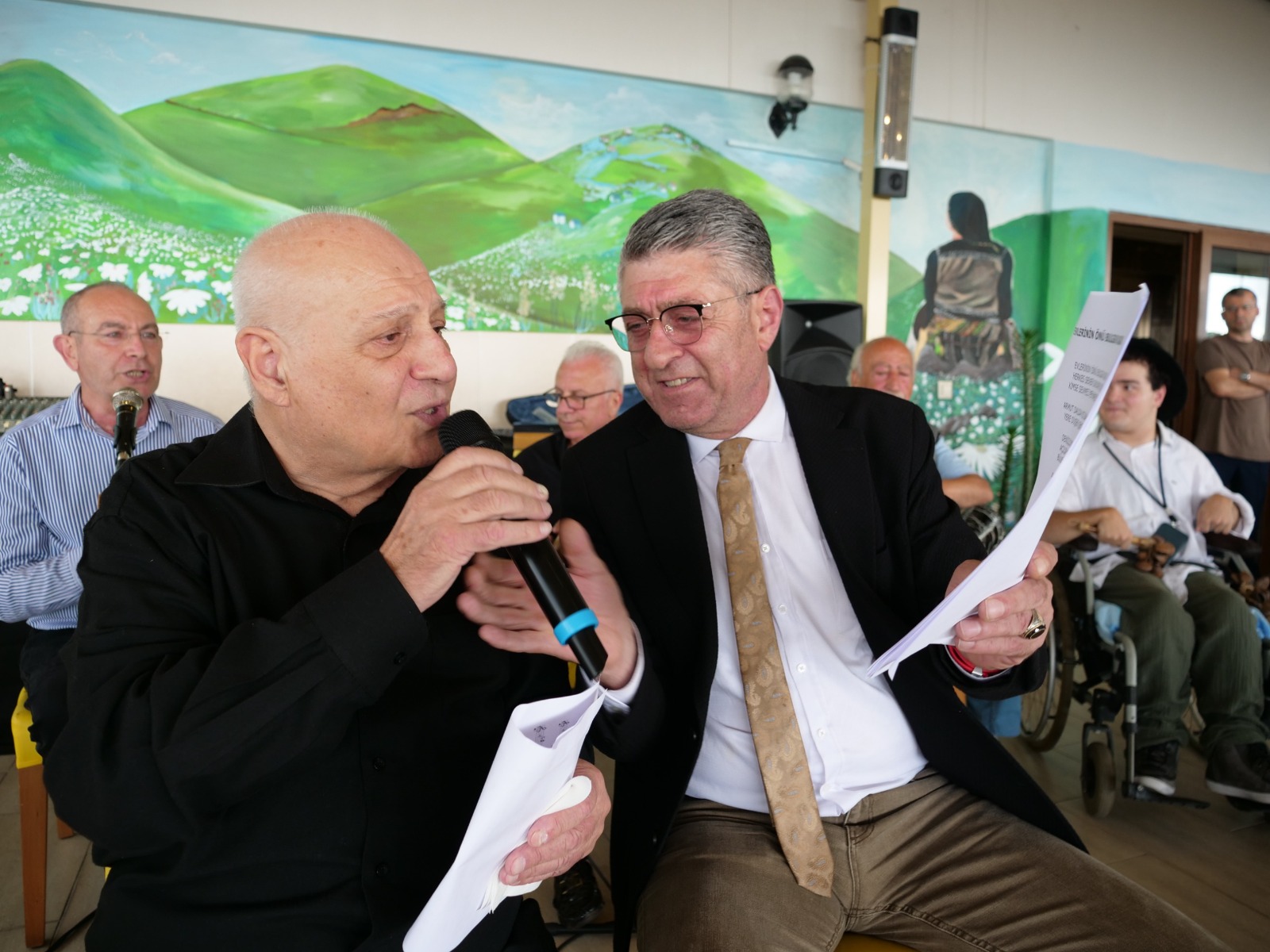Ortahisar Belediyesi, huzurevinde moral konseri düzenledi
