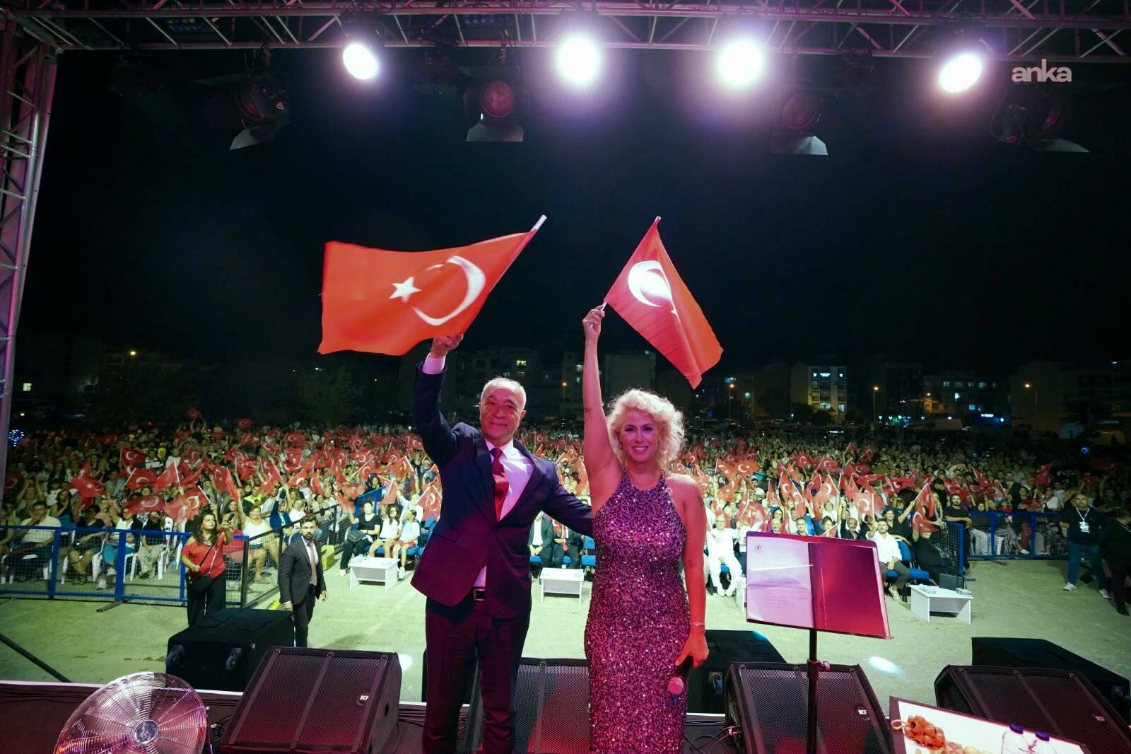 Seferihisar’ın kurtuluş coşkusu Niran Ünsal konseriyle taçlandı