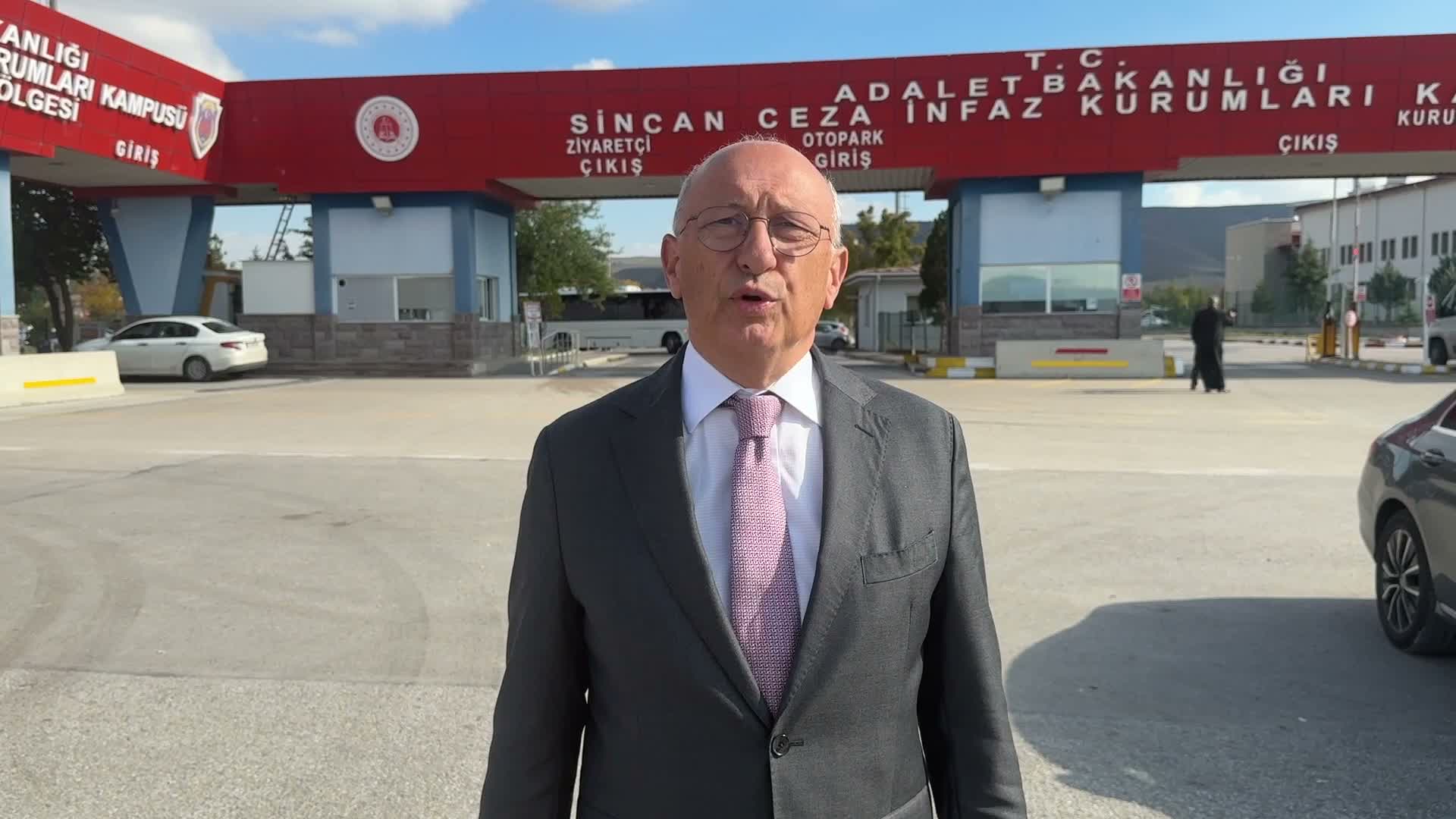 Utku Çakırözer, gazetecileri cezaevinde ziyaret etti: “Elinizi gazetecilerin, basının üzerinden çekin”