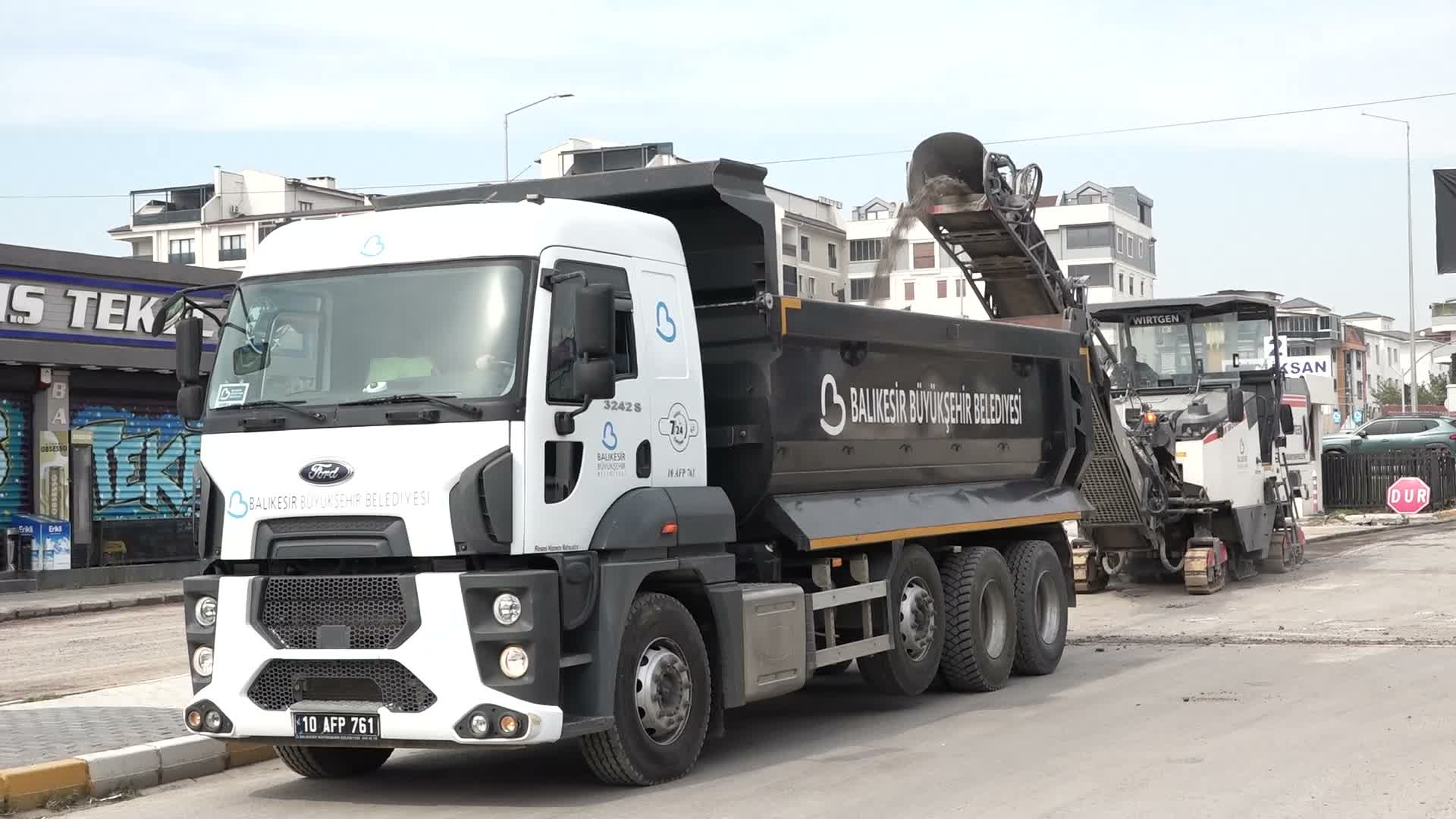 Balıkesir Büyükşehir Belediyesi’nden Küçük Sanayi Sitesi’nde ulaşımı rahatlatan asfalt çalışması