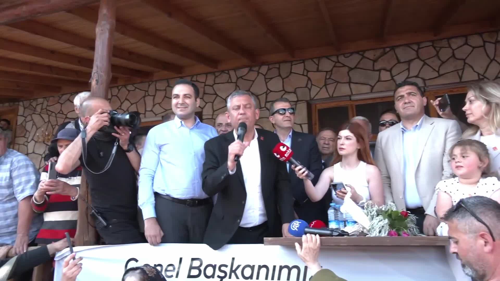 Özgür Özel: Sizinle birlikte bu oyunu bozmak için yürüyoruz