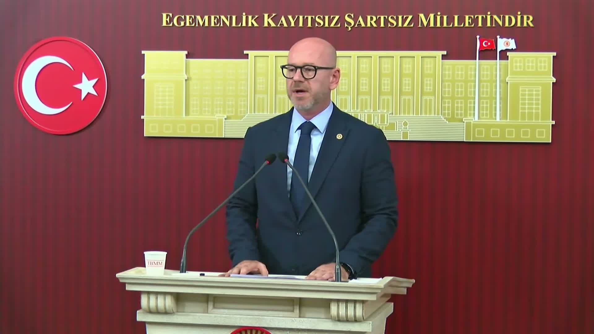 CHP’li Sarı’dan Bakan Çiftçi’ye: “Bir çocuk evinden silahlarla çıkıp okuluna kadar gelebiliyorsa devlet nerede”