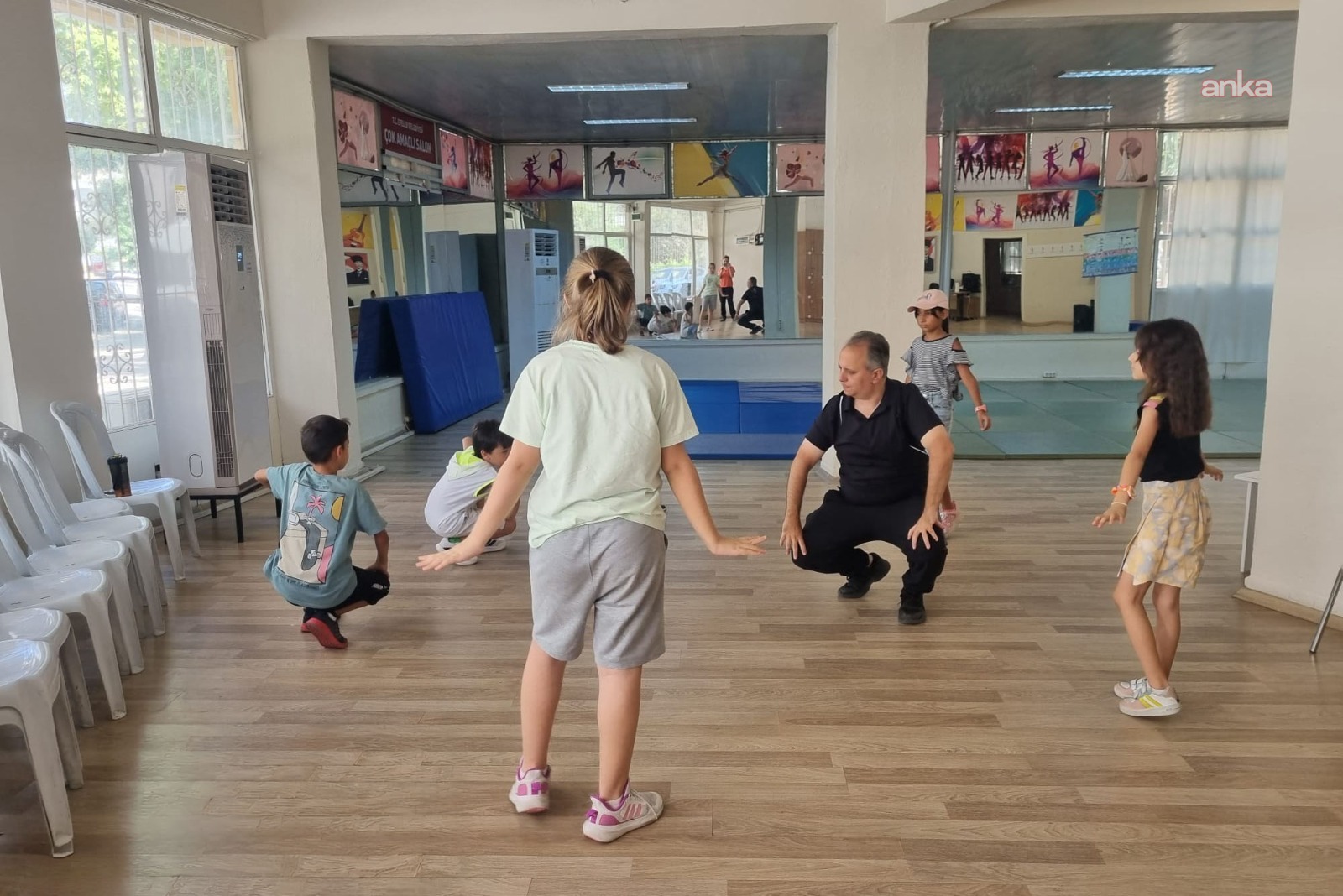 Efeler'de çocuklar, hem yöresel oyunları hem de takım çalışmasını öğreniyor