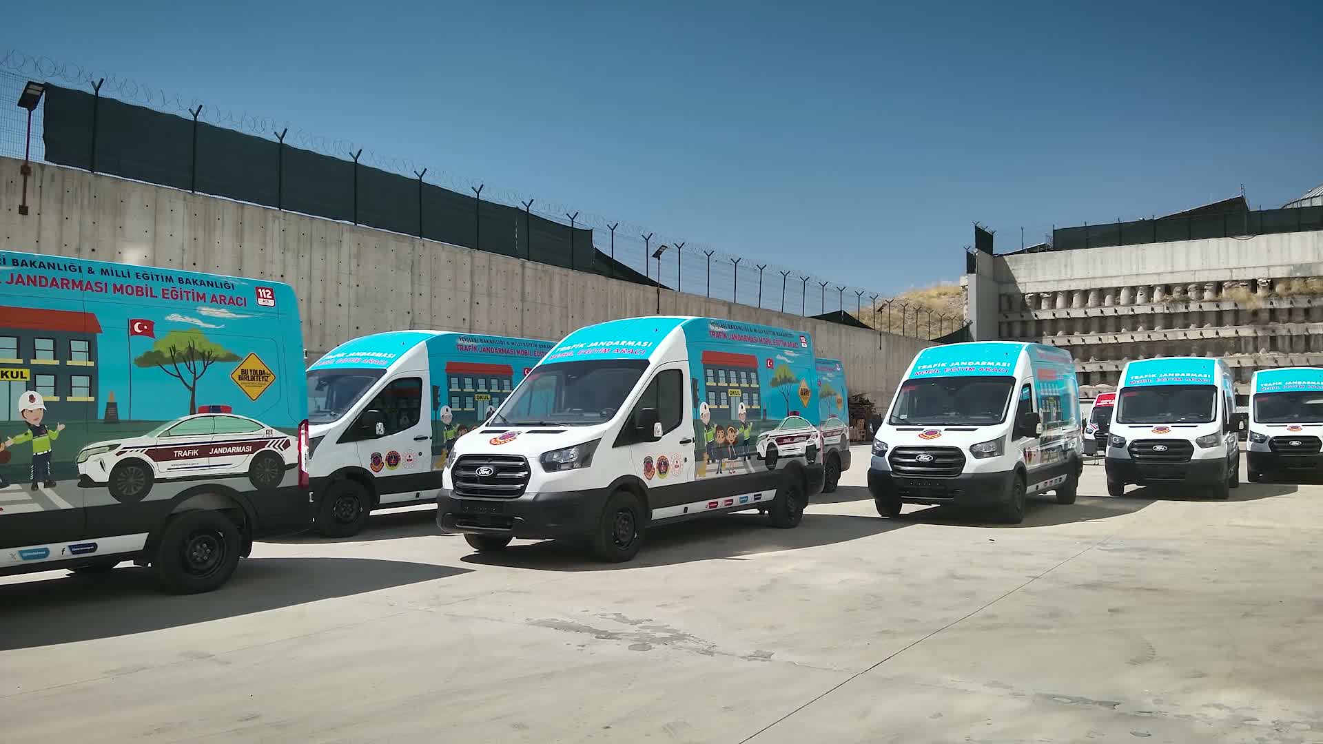 Jandarma'dan "Mobil Trafik Eğitim Araçları Projesi": "Güvenli yarınlar için yollardayız"