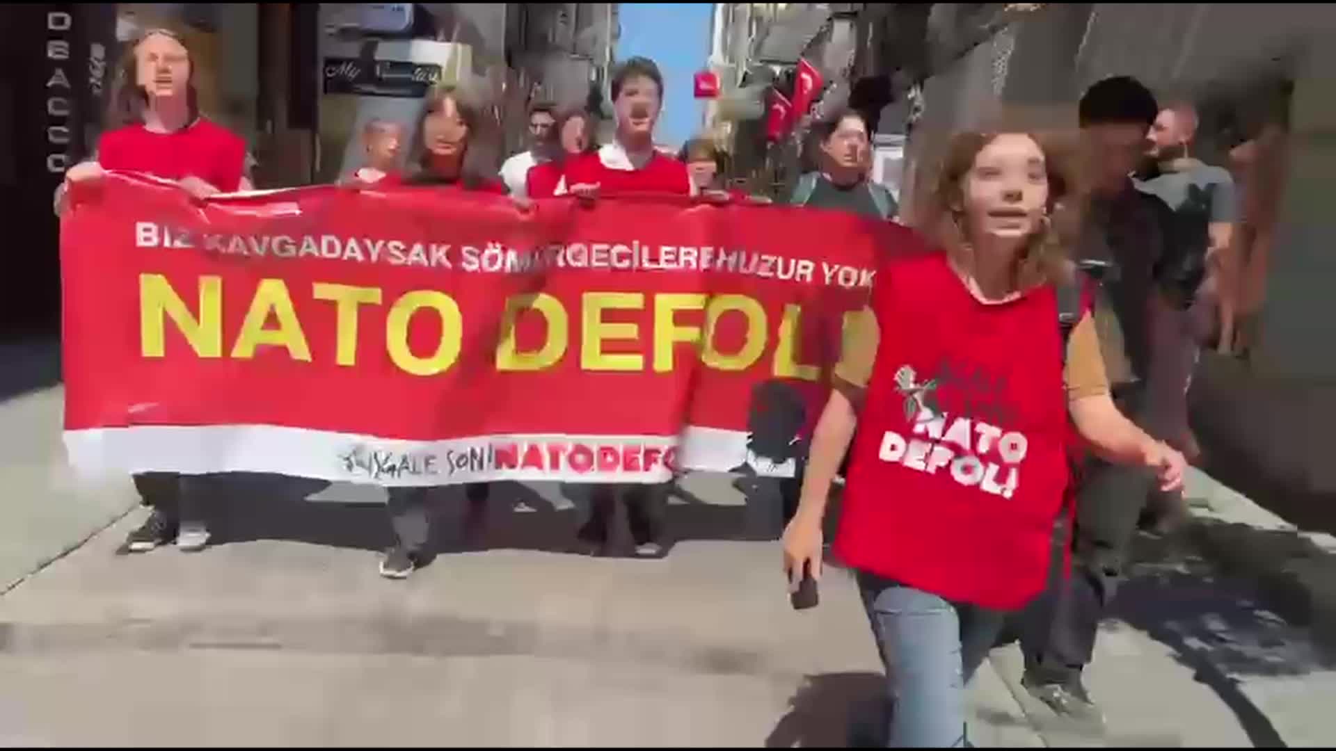 NATO Parlamenter Zirvesi'ni protesto eden Halkevleri üyeleri gözaltına alındı