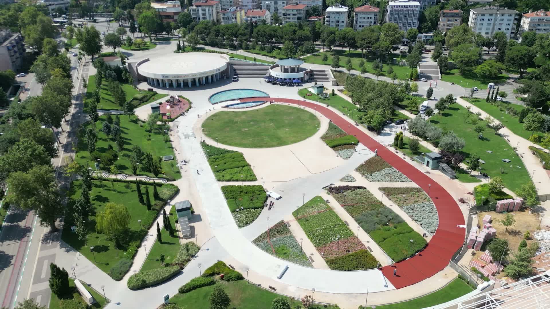 Bursa Büyükşehir Belediyesi'nden Millet Bahçesi'ne estetik dokunuş