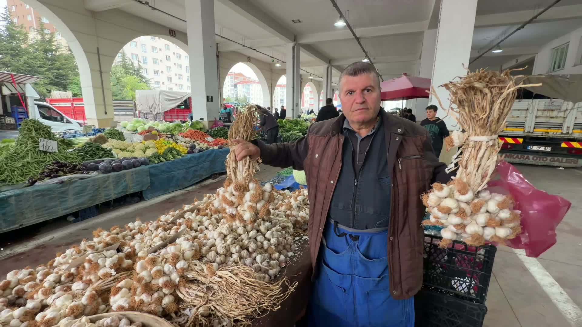 Üretim fazla olunca pazarda sarımsak fiyatları geriledi